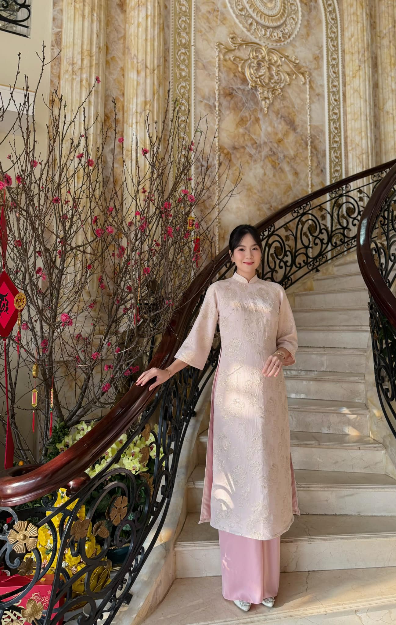 Mỹ nh&acirc;n VTV th&ocirc;ng b&aacute;o nghỉ việc sau c&uacute; "đ&aacute;nh &uacute;p" bằng 1 đ&aacute;m cưới với thiếu gia, nh&agrave; chồng to như cung điện - Ảnh 8.