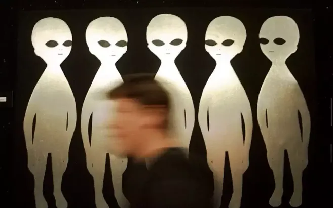 Tổng thống Trump ra lệnh c&ocirc;ng bố hồ sơ UFO - Ảnh 1.