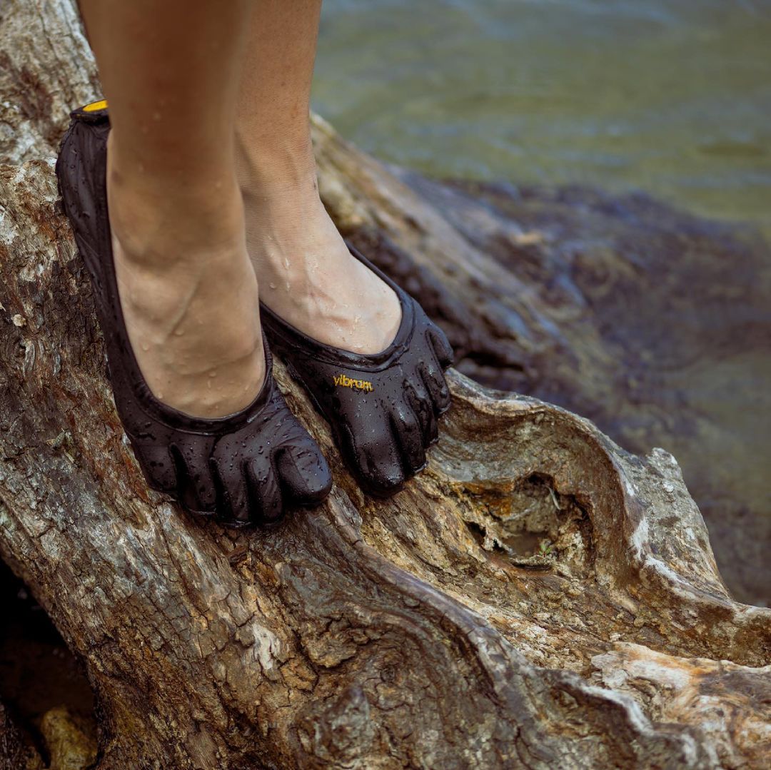 Th&iacute;ch gi&agrave;y Tabi nhưng v&iacute; tiền n&oacute;i "kh&ocirc;ng": Đ&acirc;y l&agrave; những lựa chọn gi&aacute; mềm khiến Margiela cũng phải "d&egrave; chừng"- Ảnh 7.