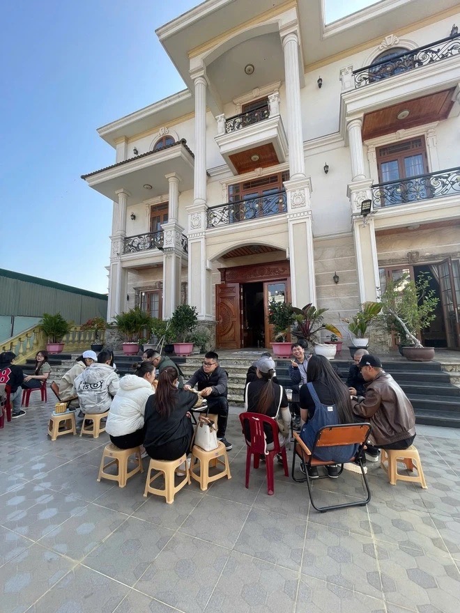 Danh t&iacute;nh c&ocirc; chủ qu&aacute;n b&aacute;n b&aacute;nh m&igrave; trong biệt thự 700m2 ở Đ&agrave; Lạt, ngỡ ng&agrave;ng l&yacute; do tạm đ&oacute;ng cửa sau 2 tuần- Ảnh 2.