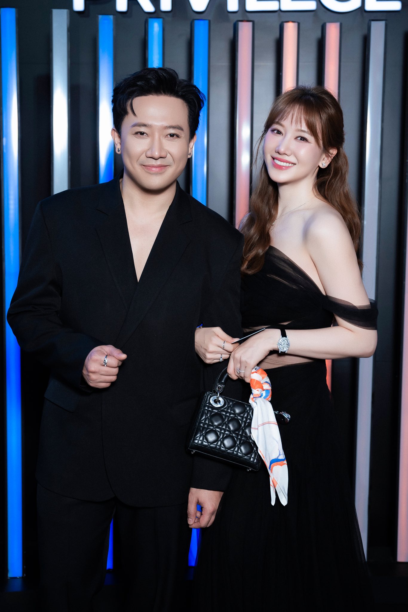 Hari Won c&ocirc;ng khai sang Thượng Hải t&igrave;m Trương Lăng H&aacute;ch, phấn kh&iacute;ch tới nỗi qu&ecirc;n cắt m&aacute;c &aacute;o- Ảnh 5.