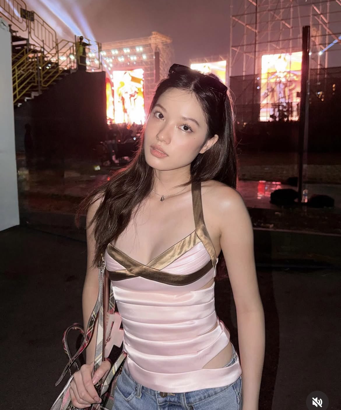 Lộ hint từ du lịch Đ&agrave; Lạt đến ở chung resort, g&aacute;i xinh 2k2 v&agrave; Anh Trai Vbiz đ&atilde; chịu c&ocirc;ng khai- Ảnh 1.