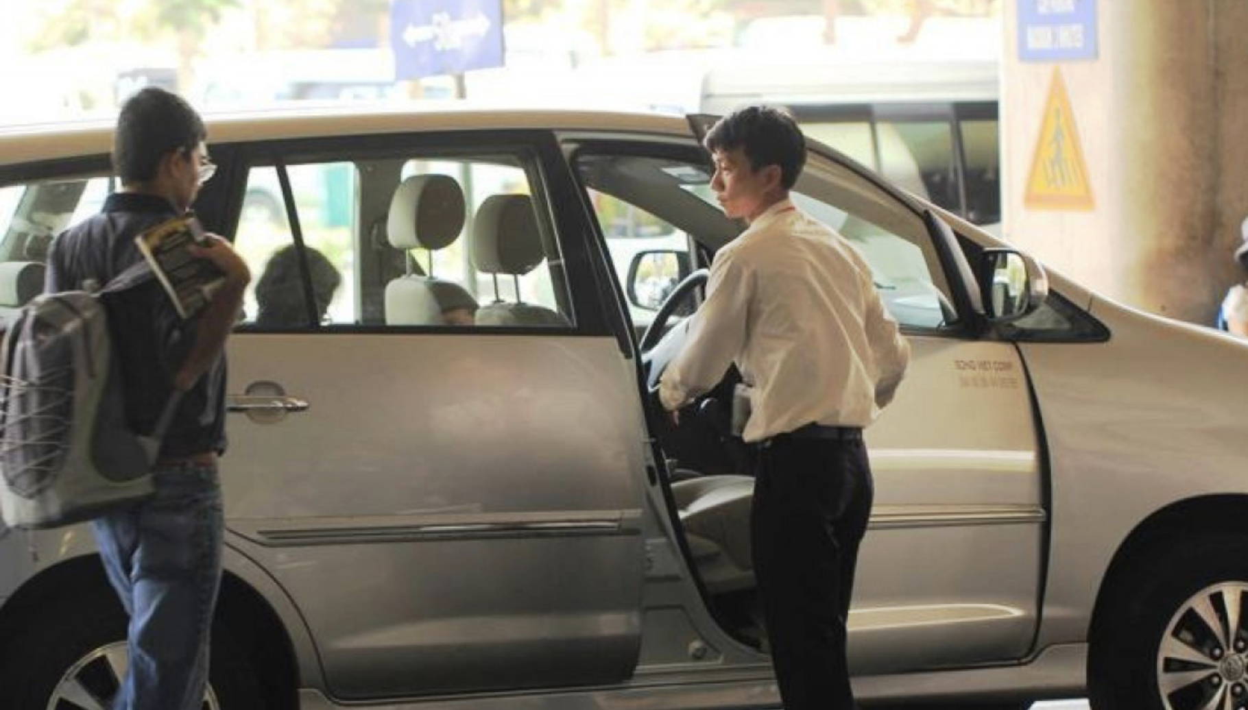 C&ocirc;ng an H&agrave; Nội xử l&yacute; vi phạm giao th&ocirc;ng xe gh&eacute;p v&agrave; xe tiện chuyến - Ảnh 1.