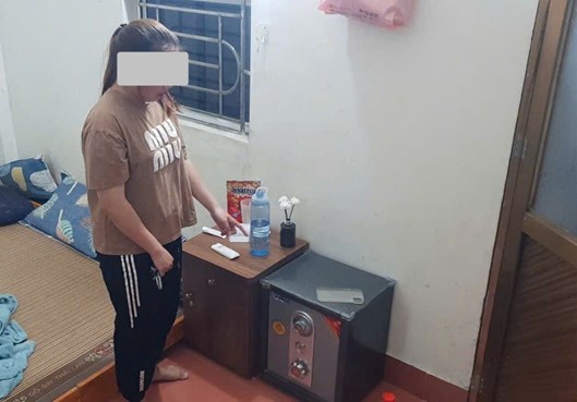 Tạm giữ h&igrave;nh sự n&agrave;ng d&acirc;u SN 2003 ph&aacute; tủ trộm h&agrave;ng trăm triệu tiền, v&agrave;ng của nh&agrave; chồng- Ảnh 2.