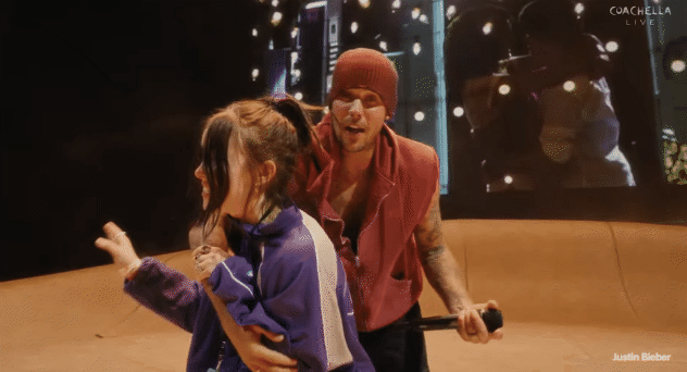 Kh&ocirc;ng cần tranh c&atilde;i Hailey hay Billie Eilish xứng đ&aacute;ng hơn, bởi tại Coachella c&oacute; một Justin Bieber đ&atilde; được chữa l&agrave;nh! - Ảnh 2.