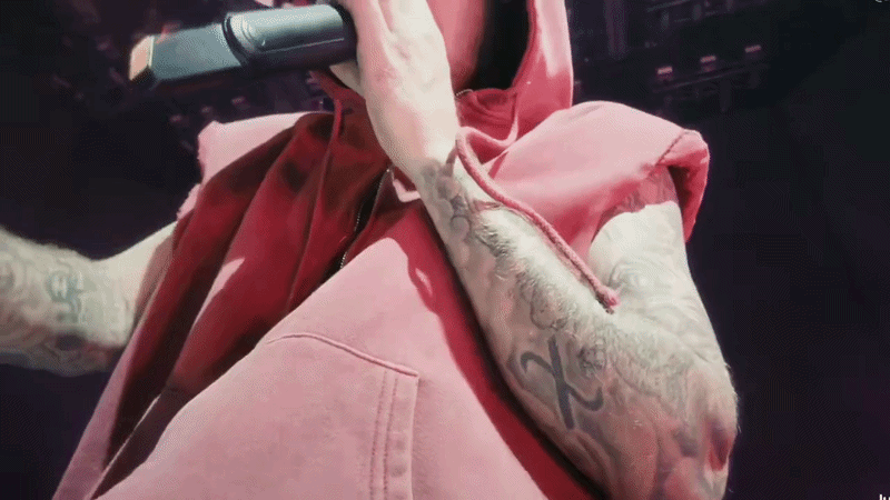 Thi&ecirc;n hạ đệ nhất y&ecirc;u vợ gọi t&ecirc;n Justin Bieber, tuy&ecirc;n bố c&ocirc;ng khai: "Em y&ecirc;u, anh y&ecirc;u em. B&agrave;i h&aacute;t n&agrave;y d&agrave;nh cho em!"- Ảnh 1.