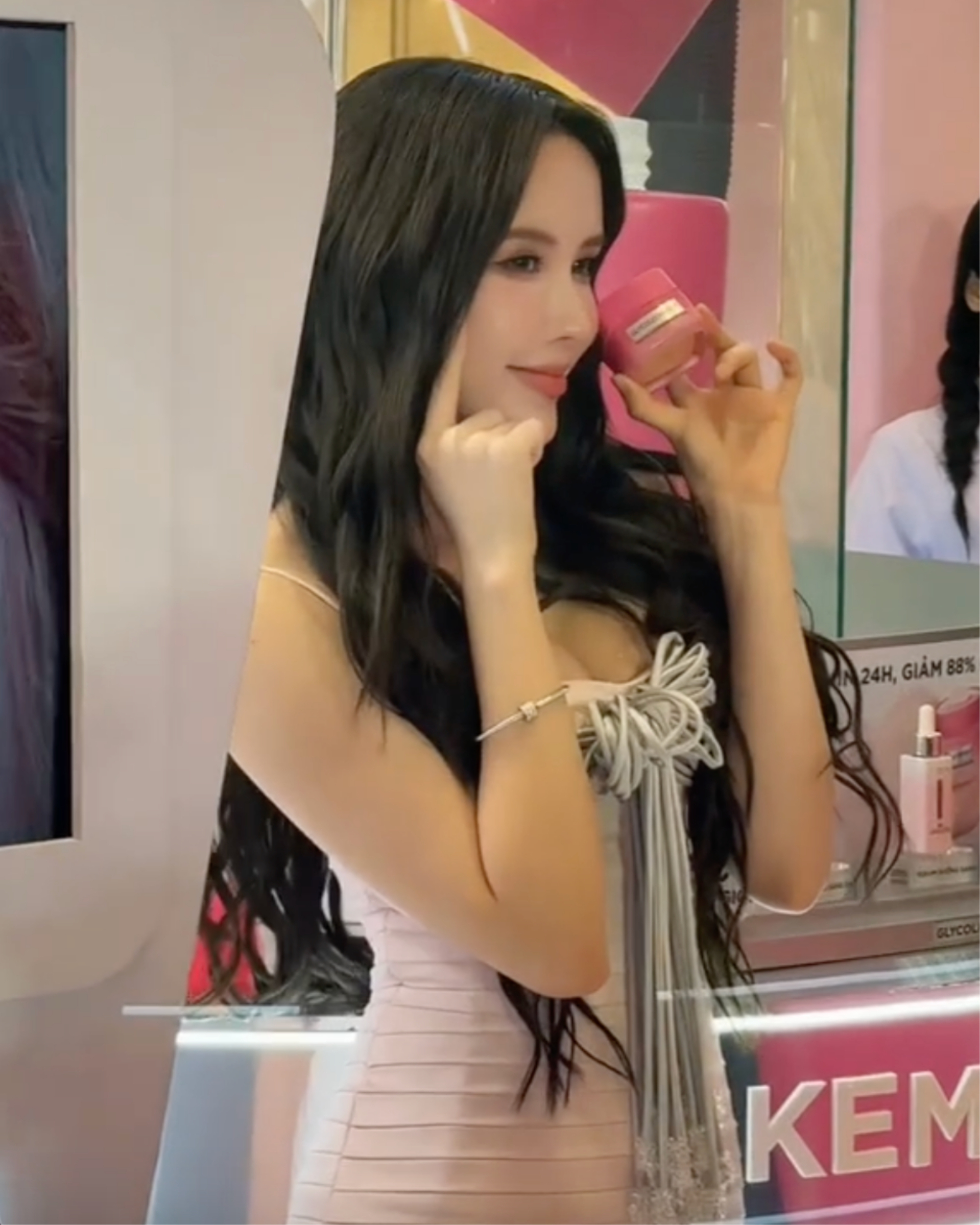 Đến lượt Thiều Bảo Tr&acirc;m vướng ồn &agrave;o giống Huyền 2K4- Ảnh 2.