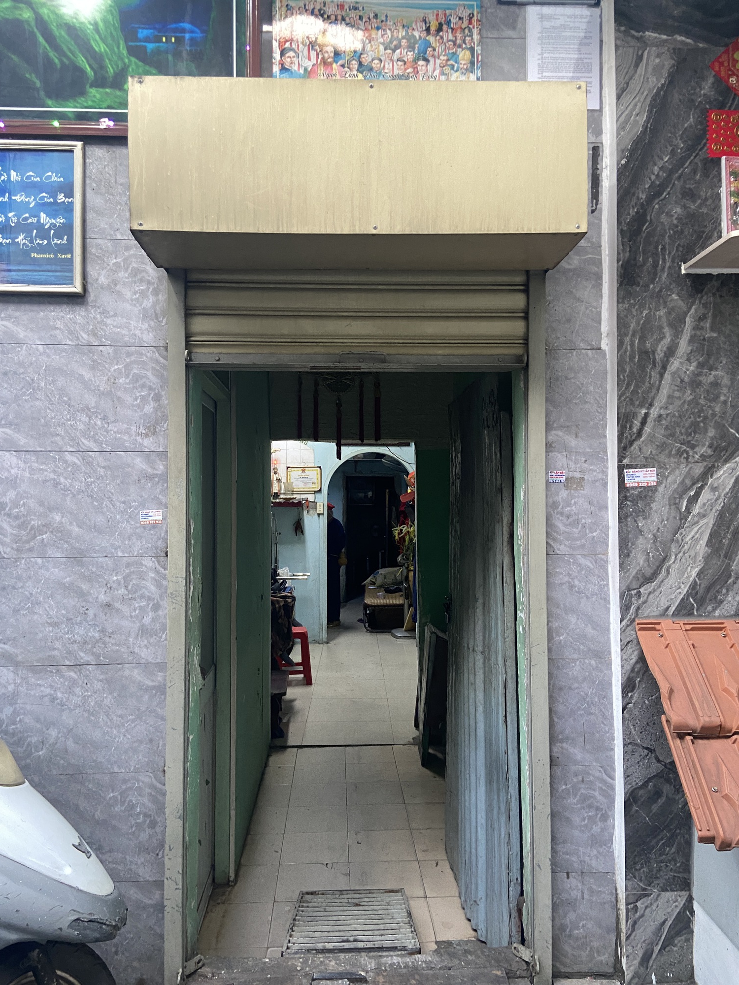 Ăn mặc bảnh bao đi b&aacute;n v&eacute; số, &ocirc;ng l&atilde;o ở TP.HCM sở hữu &ldquo;gia t&agrave;i" kh&oacute; tin: Lần đầu chia sẻ k&yacute; ức về vợ- Ảnh 5.