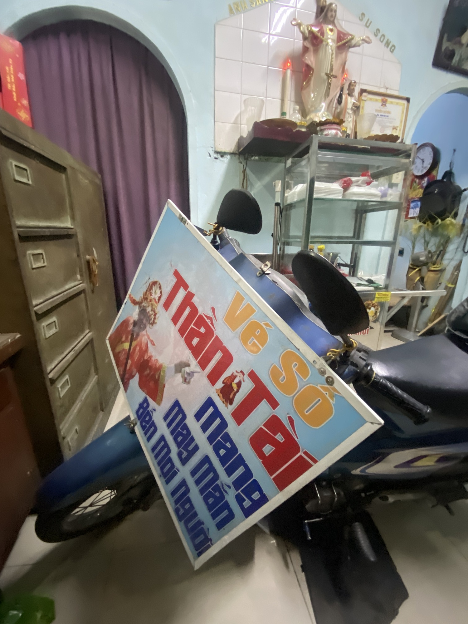 Ăn mặc bảnh bao đi b&aacute;n v&eacute; số, &ocirc;ng l&atilde;o ở TP.HCM sở hữu &ldquo;gia t&agrave;i" kh&oacute; tin: Lần đầu chia sẻ k&yacute; ức về vợ- Ảnh 7.