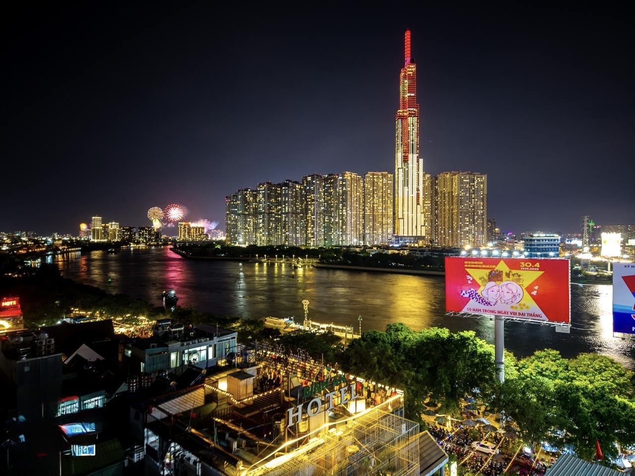 Tin cực vui dịp lễ 30/4: TP.HCM c&oacute; 4 địa điểm xem ph&aacute;o hoa ho&agrave;n to&agrave;n miễn ph&iacute; cho người d&acirc;n- Ảnh 3.