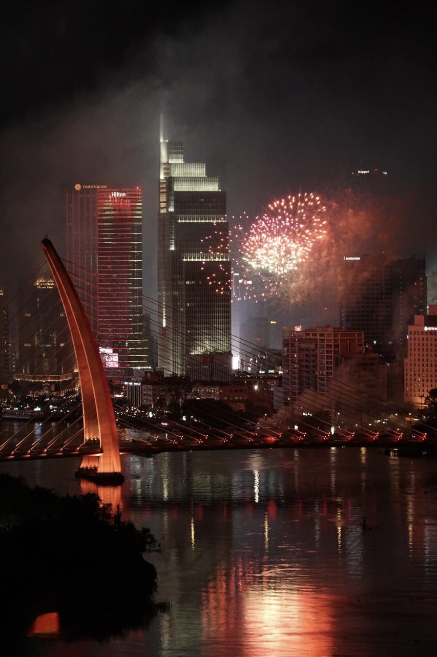 Tin cực vui dịp lễ 30/4: TP.HCM c&oacute; 4 địa điểm xem ph&aacute;o hoa ho&agrave;n to&agrave;n miễn ph&iacute; cho người d&acirc;n- Ảnh 4.