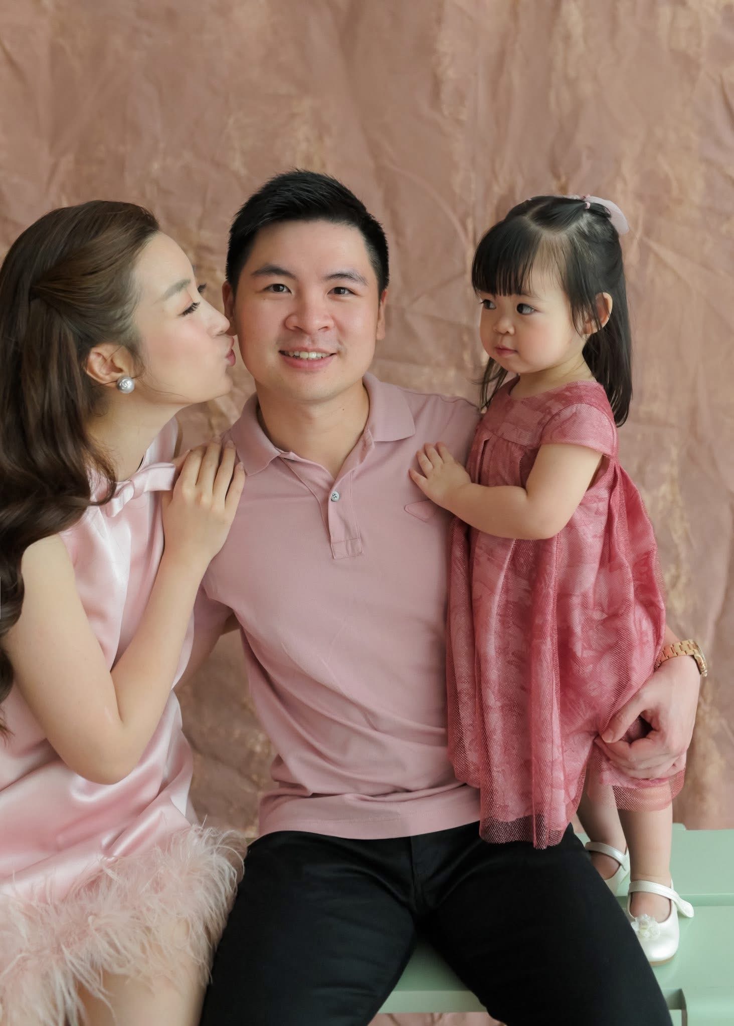 Đỗ Mỹ Linh, Ng&ocirc; Tố Uy&ecirc;n - vợ Th&agrave;nh Chung khoe m&acirc;m c&uacute;ng tết H&agrave;n thực: Ai kh&eacute;o l&eacute;o hơn?- Ảnh 3.