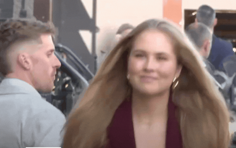 Từng phải bỏ trốn khỏi Amsterdam, C&ocirc;ng ch&uacute;a H&agrave; Lan ng&agrave;y trở lại g&acirc;y bất ngờ: Diện đồ Mango cũ, dạo từ ph&ograve;ng th&iacute; nghiệm đến hộp đ&ecirc;m- Ảnh 1.