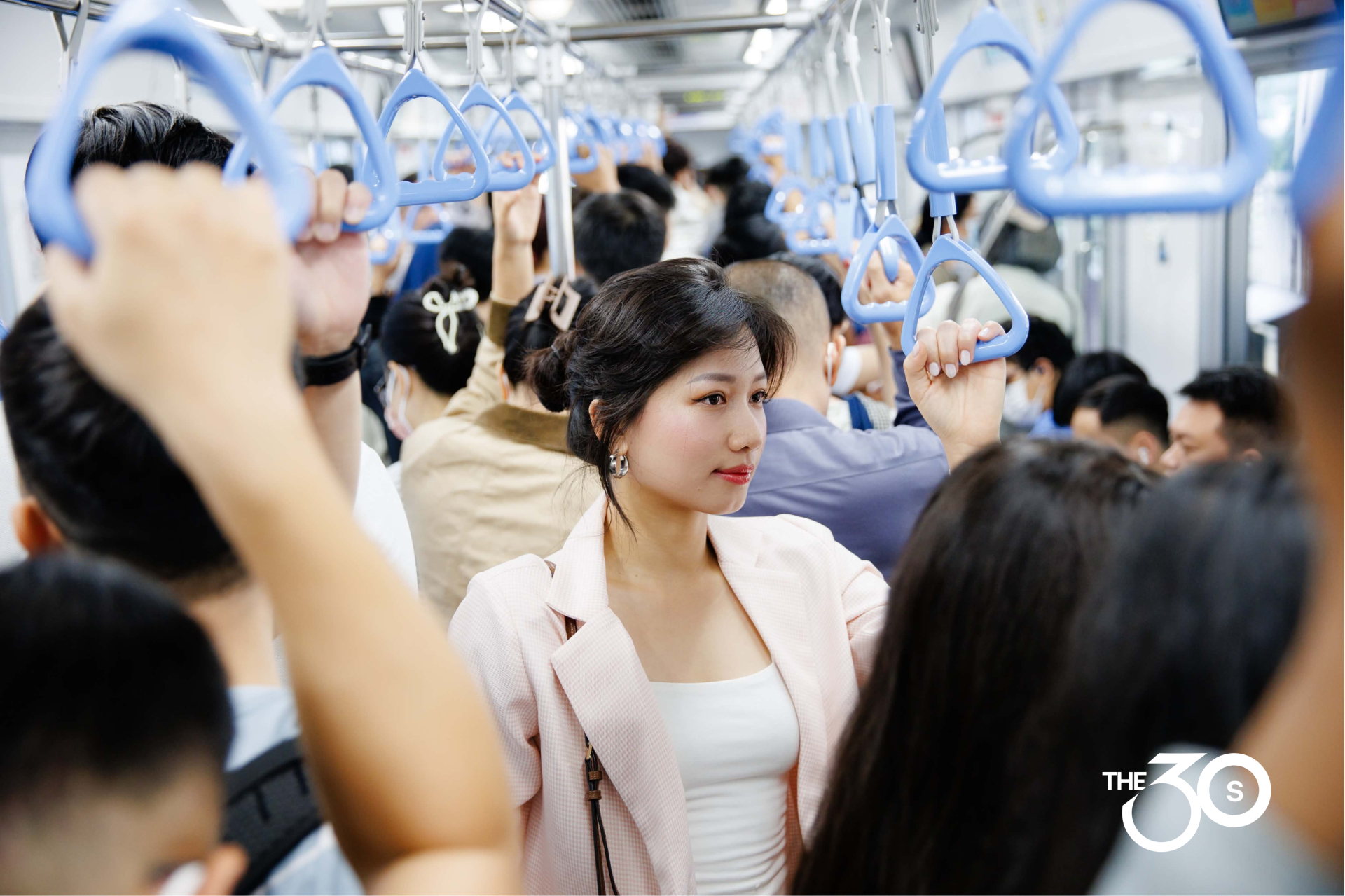 Cất &ocirc; t&ocirc; đi metro, &ldquo;chị Dung&rdquo; ở TP.HCM tiết kiệm 52 triệu một năm: Mua v&agrave;ng, ăn sang cũng thấy an t&acirc;m hẳn - Ảnh 1.