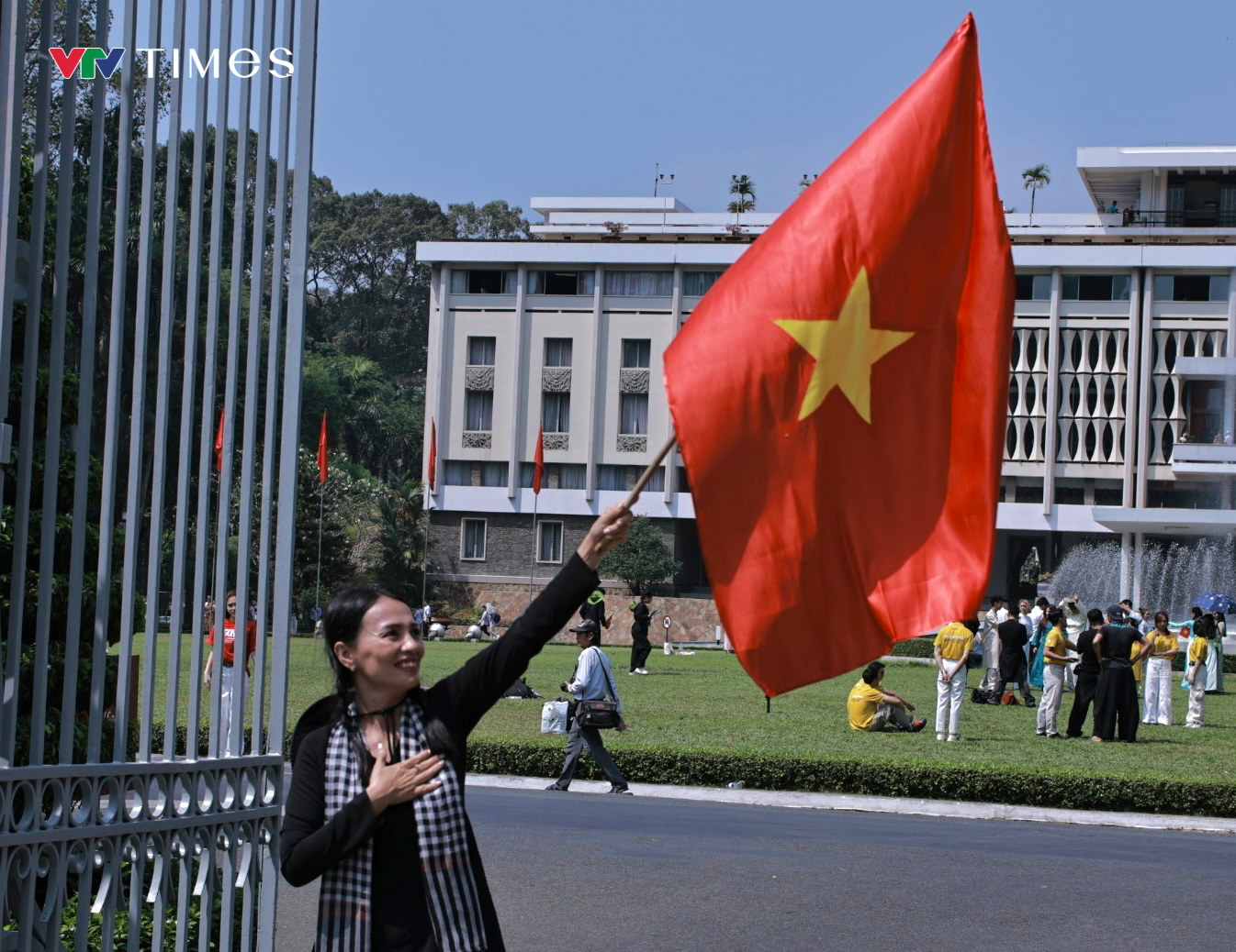 Bộ Nội vụ th&ocirc;ng tin về lịch nghỉ lễ Giỗ Tổ v&agrave; 30/4 -1/5 - Ảnh 1.