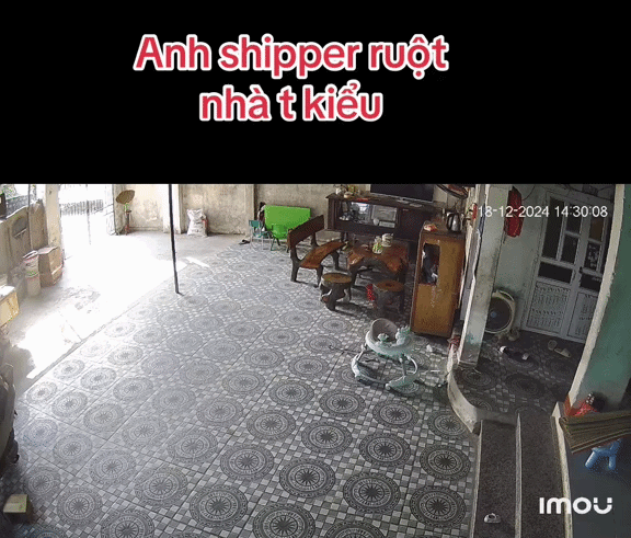 2h chiều kh&aacute;ch đang ngủ trưa, shipper bị camera an ninh&nbsp;ghi lại chuỗi hoạt động &acirc;m thầm- Ảnh 3.
