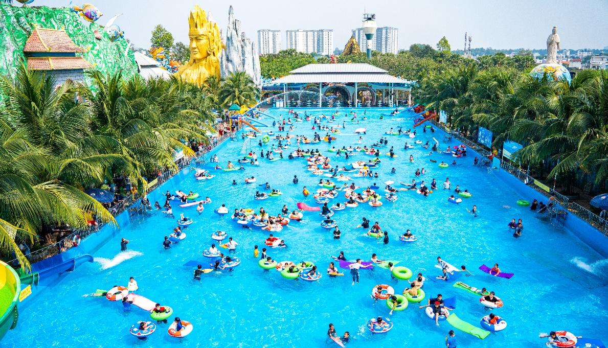 Suối Ti&ecirc;n h&uacute;t kh&aacute;ch dịp lễ với 1.000 v&eacute; miễn ph&iacute; v&agrave; 10.000 phần gạo lộc - Ảnh 3.