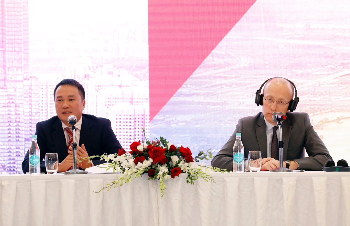 Tổng Gi&aacute;m đốc Techcombank nhận th&ugrave; lao gần 28 tỷ đồng, gấp 6 lần Chủ tịch Hồ H&ugrave;ng Anh- Ảnh 1.