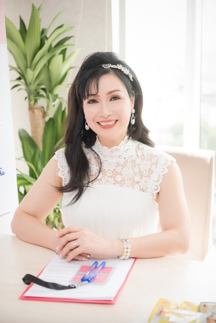 Hoa hậu Việt Nam đầu ti&ecirc;n: Cao dưới 1m60, nhận thưởng xe đạp 4 chỉ v&agrave;ng- Ảnh 4.