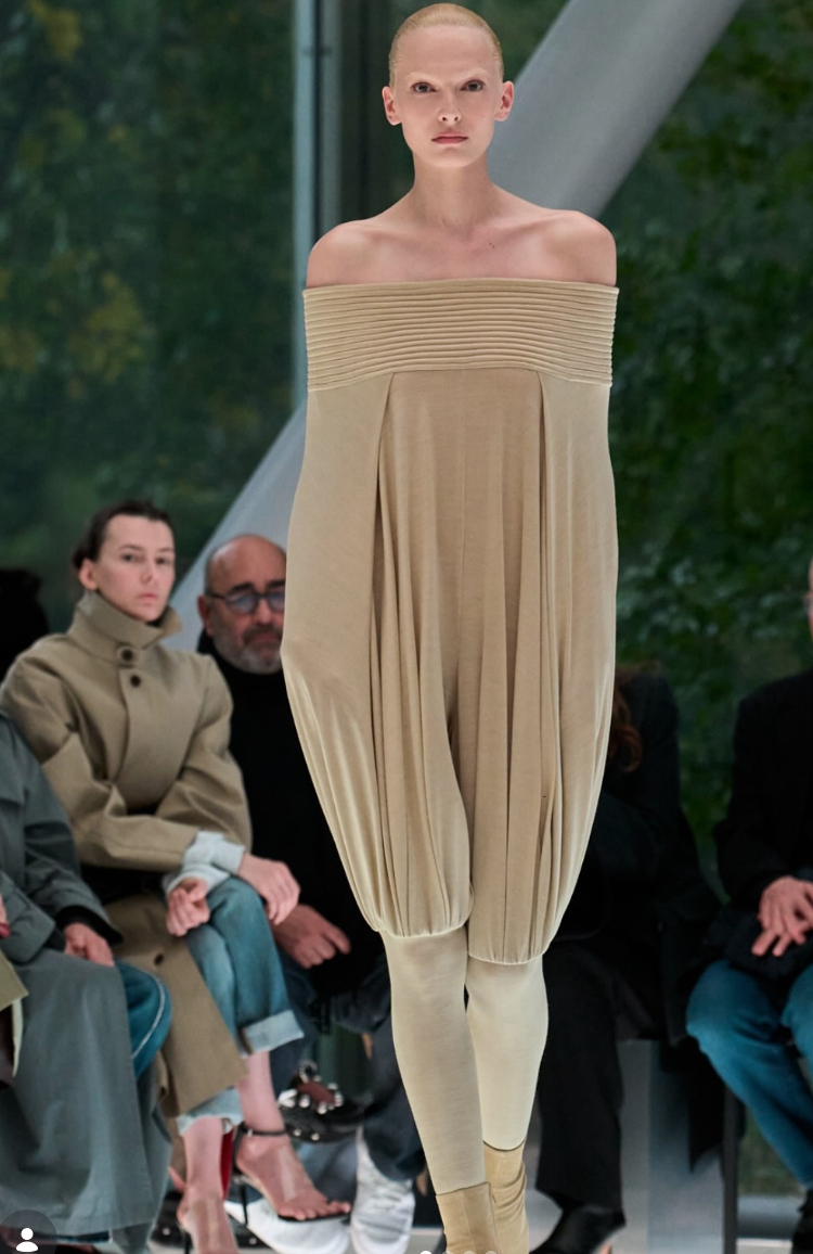 T&igrave;nh h&igrave;nh chiếc quần kh&oacute; hiểu nhất thế giới, netizen vừa nh&igrave;n đ&atilde; thi nhau gửi meme- Ảnh 2.