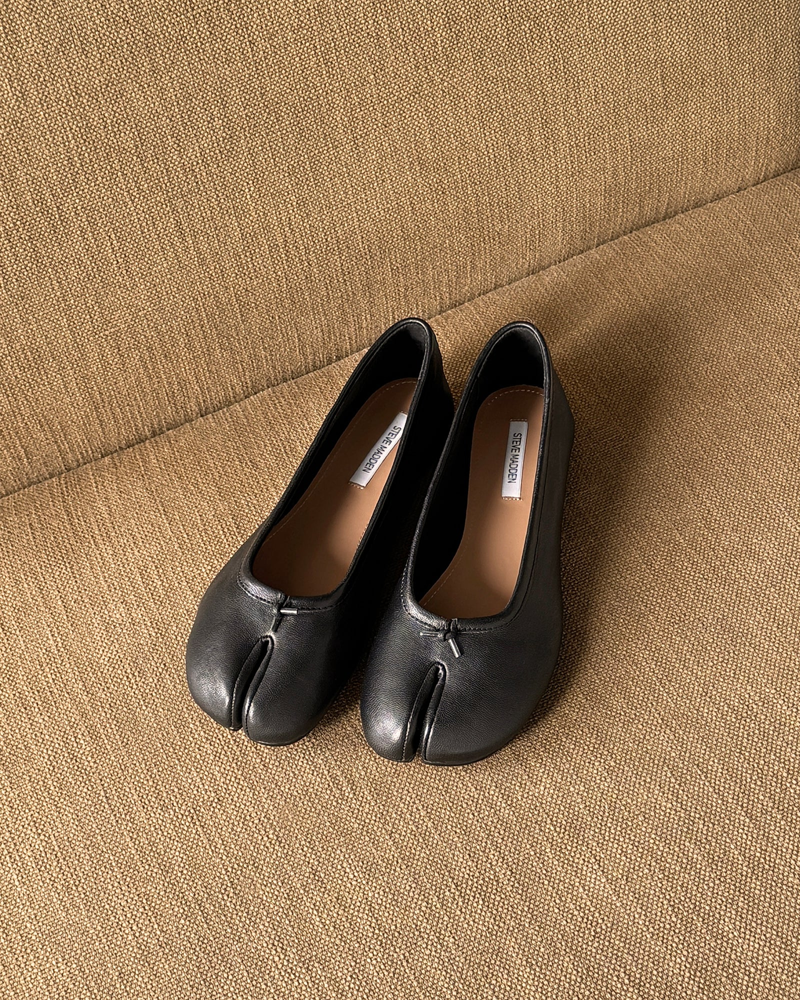 Th&iacute;ch gi&agrave;y Tabi nhưng v&iacute; tiền n&oacute;i "kh&ocirc;ng": Đ&acirc;y l&agrave; những lựa chọn gi&aacute; mềm khiến Margiela cũng phải "d&egrave; chừng"- Ảnh 13.