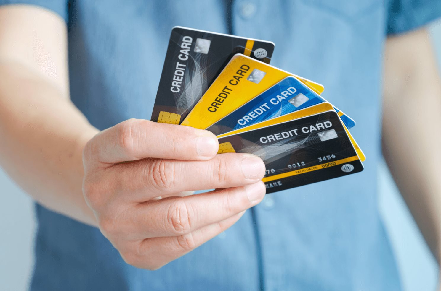 Một ng&acirc;n h&agrave;ng l&ugrave;i lịch ho&agrave;n tiền thẻ t&iacute;n dụng, kh&aacute;ch c&oacute; thể phải chờ đến 30/4- Ảnh 1.