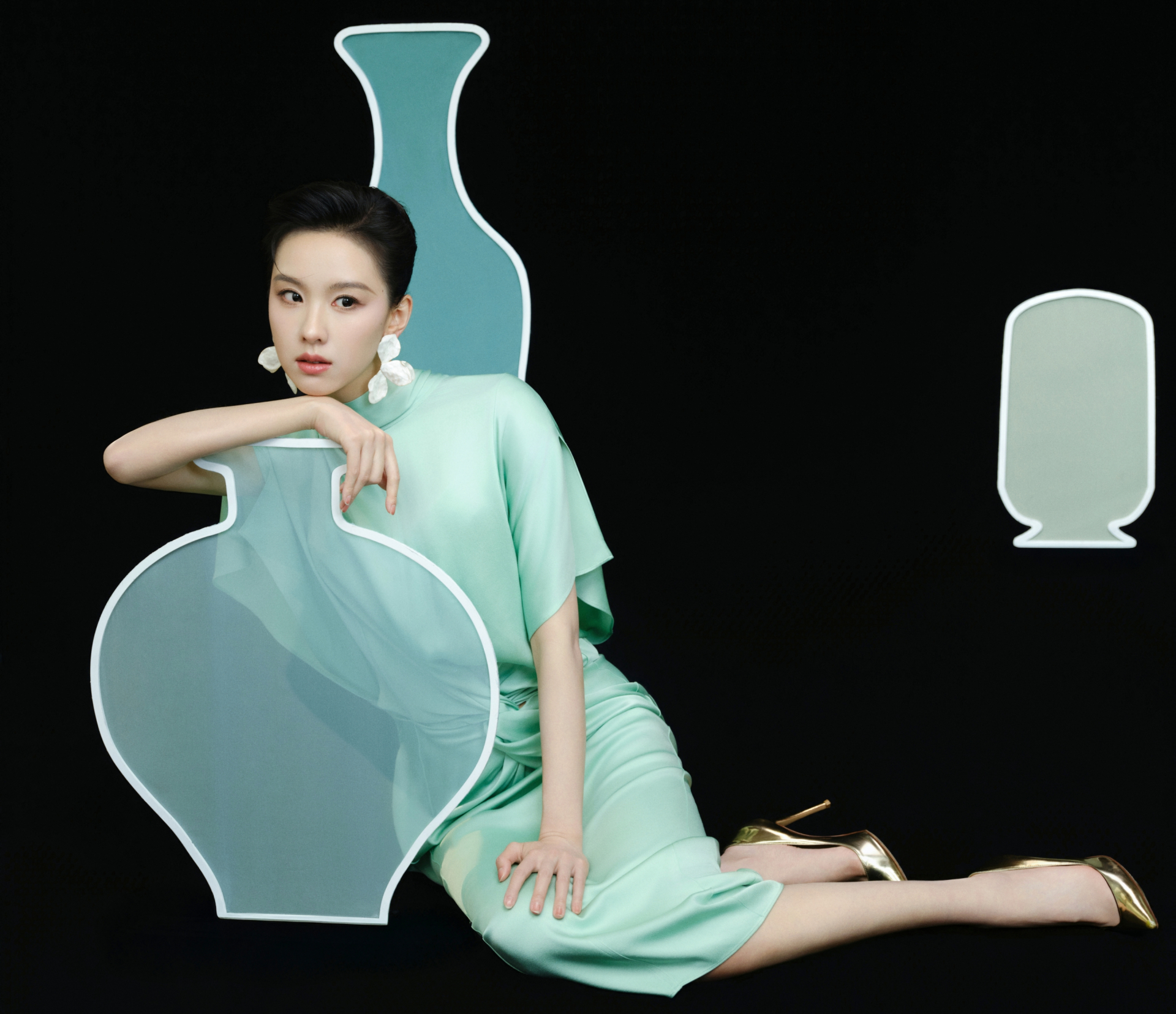 1 c&aacute;i xoay người của mỹ nh&acirc;n n&agrave;y đủ l&agrave;m nghi&ecirc;ng ngả cả một triều đại: Nhan sắc bỏ xa thế gian ph&agrave;m tục- Ảnh 1.