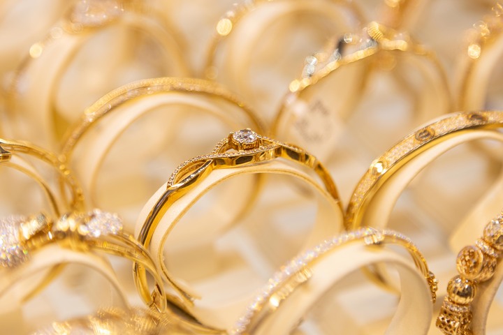 Gi&aacute; v&agrave;ng h&ocirc;m nay 19/4: Đứng vững tr&ecirc;n ngưỡng 4.800 USD/ounce- Ảnh 1.