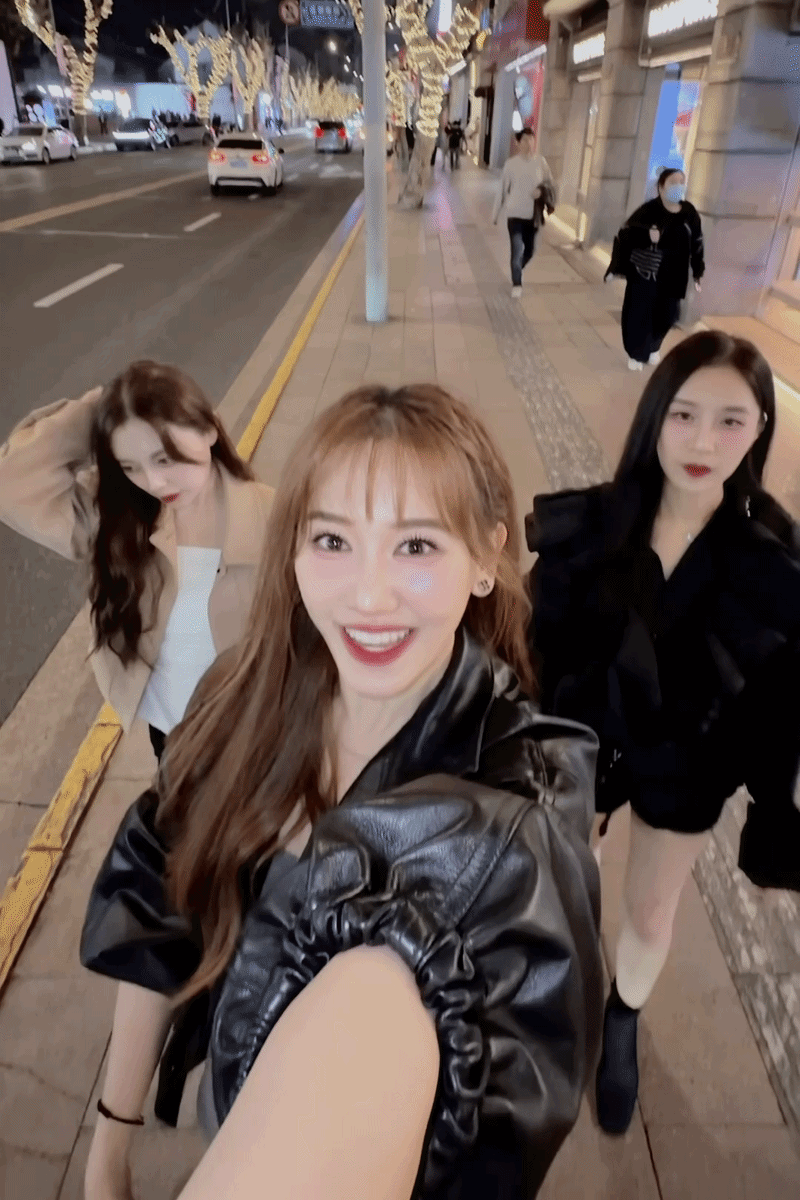 Hari Won c&ocirc;ng khai sang Thượng Hải t&igrave;m Trương Lăng H&aacute;ch, phấn kh&iacute;ch tới nỗi qu&ecirc;n cắt m&aacute;c &aacute;o- Ảnh 1.