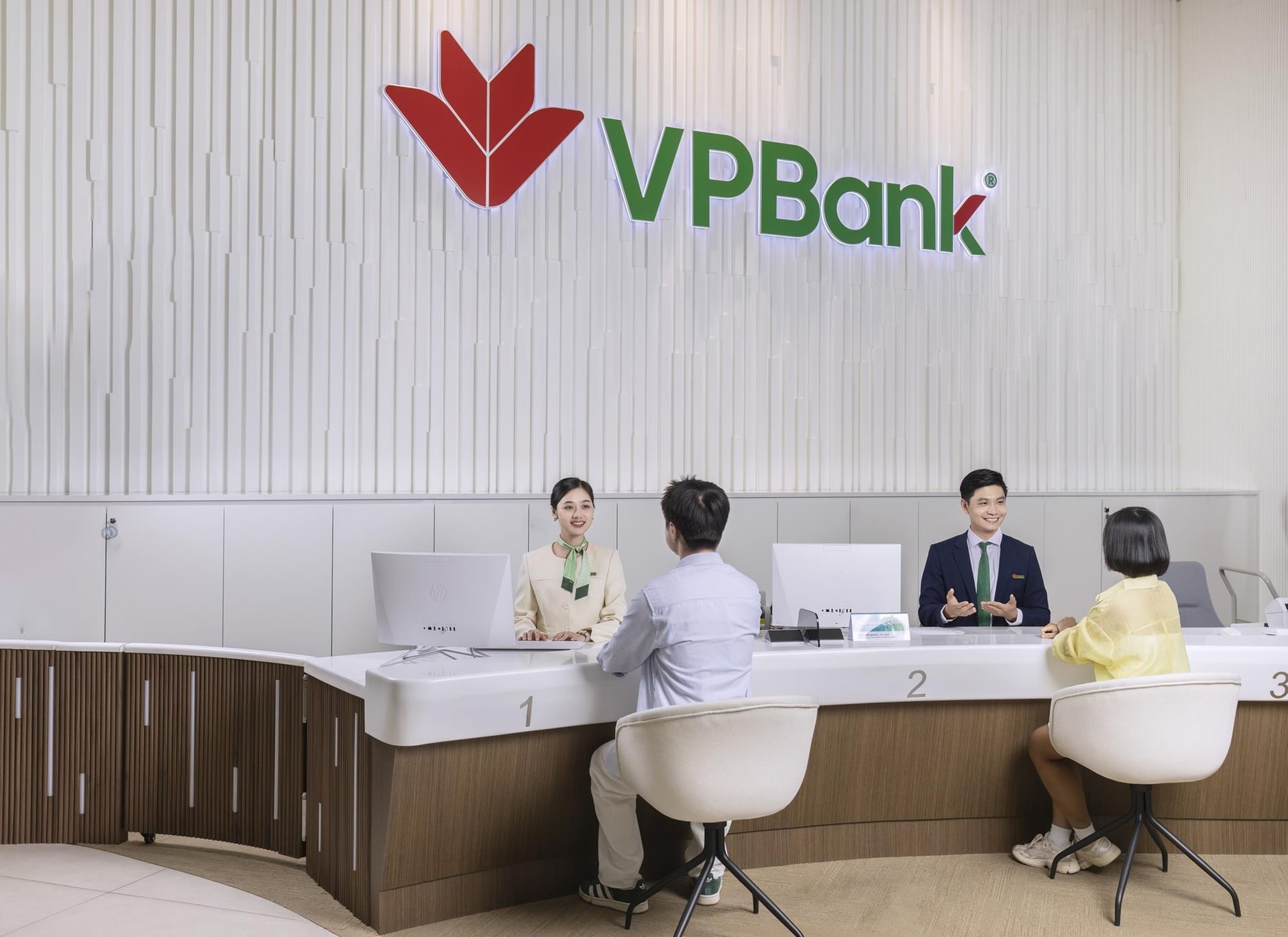 L&atilde;i suất ng&acirc;n h&agrave;ng VPBank mới nhất: Sau điều chỉnh, kỳ hạn n&agrave;o c&oacute; l&atilde;i suất cao nhất?- Ảnh 1.