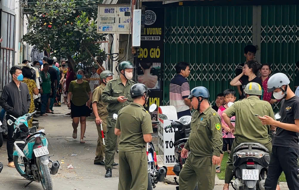 Nam thanh ni&ecirc;n tử vong trong ph&ograve;ng trọ nghi do điện giật tại TP . HCM - Ảnh 1.