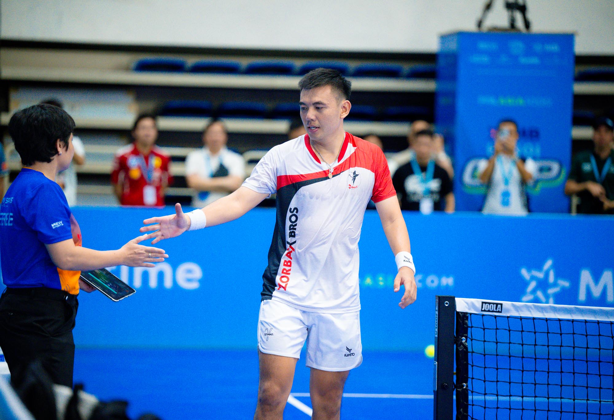 Đẳng cấp: L&yacute; Ho&agrave;ng Nam ch&acirc;n đau tập tễnh vẫn đ&aacute;nh bại Top 4 PPA Christian Alshon- Ảnh 6.