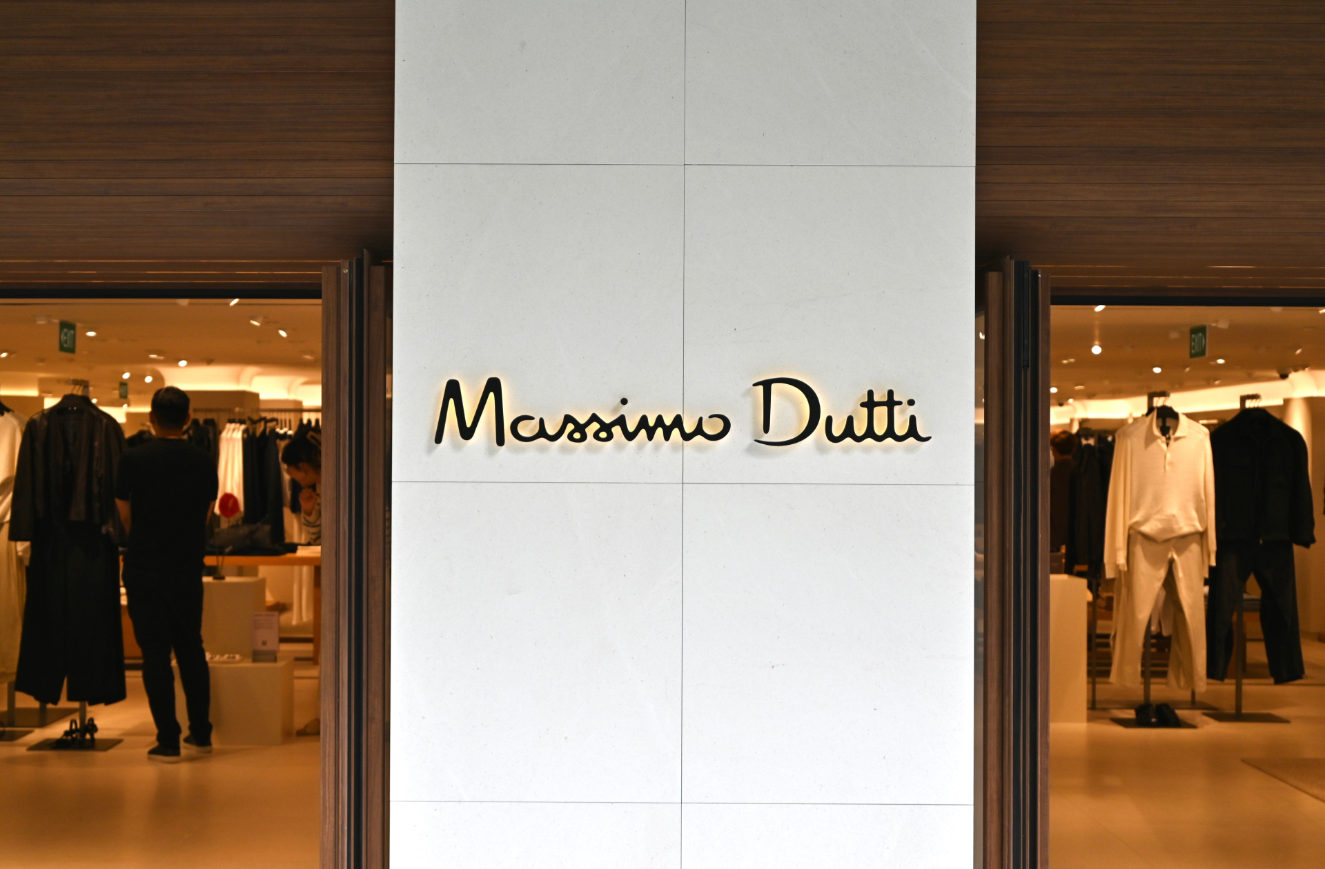 Drama "chị kế to&aacute;n nghỉ Chủ nhật" của Massimo Dutti Việt Nam: Kh&aacute;ch bỏ 6,8 triệu đồng mua đồ nhưng phải về tay kh&ocirc;ng trong cay đắng- Ảnh 7.