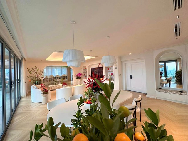 Hoa hậu Việt đầu ti&ecirc;n l&agrave;m d&acirc;u h&agrave;o m&ocirc;n, l&ecirc;n xe hoa năm 26 tuổi: Sở hữu loạt BĐS hạng sang, sống như tiểu thư đời thực- Ảnh 6.