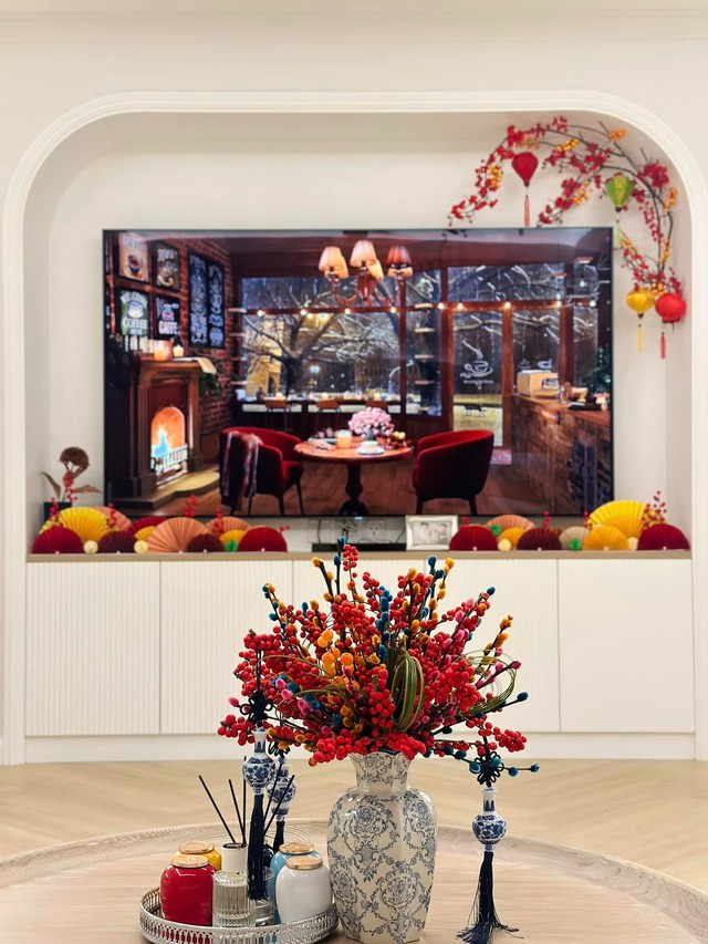 Hoa hậu Việt đầu ti&ecirc;n l&agrave;m d&acirc;u h&agrave;o m&ocirc;n, l&ecirc;n xe hoa năm 26 tuổi: Sở hữu loạt BĐS hạng sang, sống như tiểu thư đời thực- Ảnh 10.