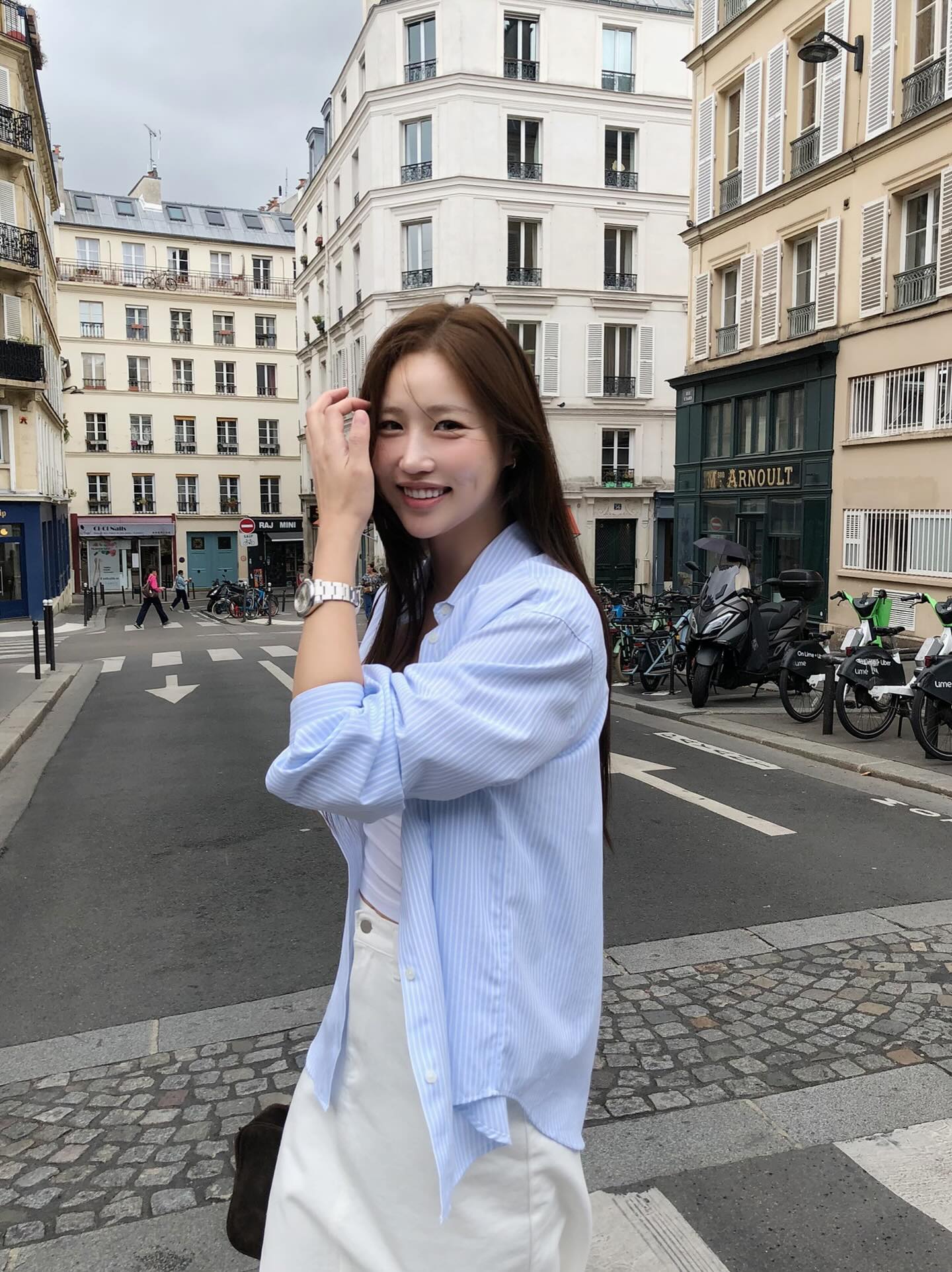 4 mẫu &aacute;o sơ mi hack tuổi tốt nhất, mặc tới c&ocirc;ng sở vẫn chuẩn thanh lịch- Ảnh 1.