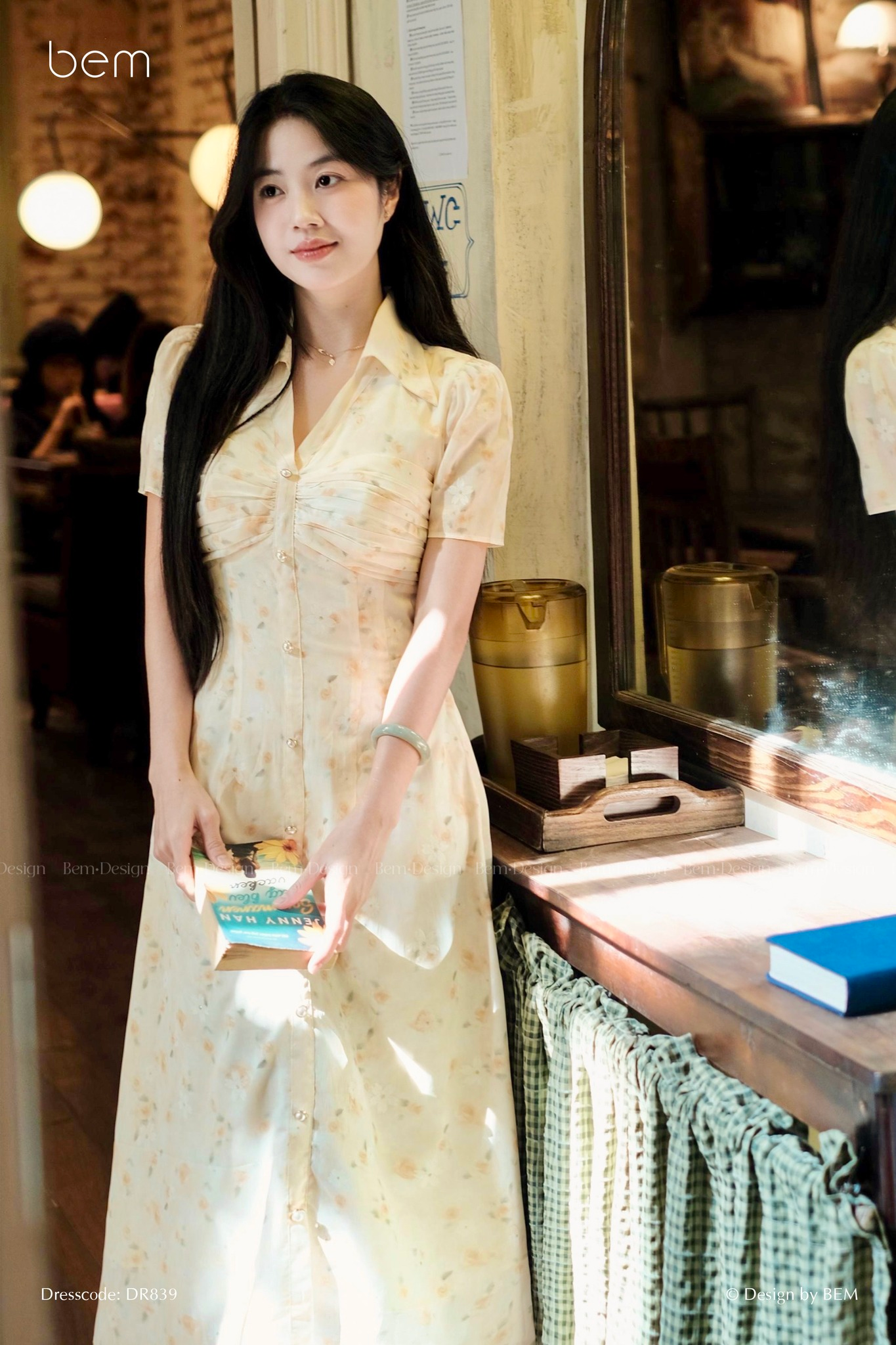 Gợi &yacute; 10 mẫu v&aacute;y hoa sang chảnh, t&ocirc;n d&aacute;ng cực kh&eacute;o để chị em thỏa sức diện trong h&egrave; n&agrave;y- Ảnh 6.