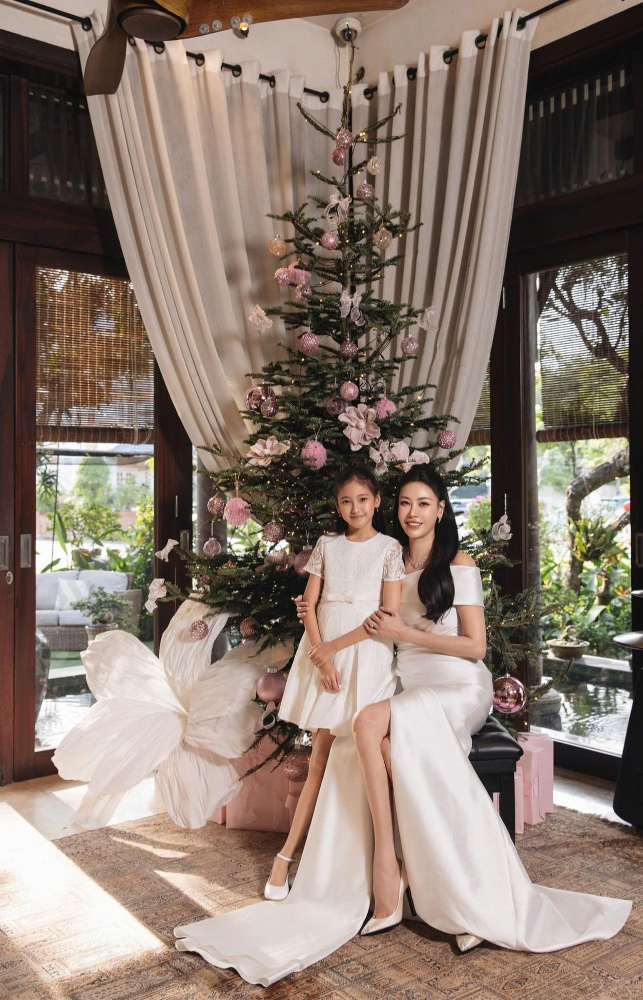 Mỹ nh&acirc;n Việt 16 tuổi đăng quang hoa hậu, 31 tuổi t&aacute;i h&ocirc;n với chồng đại gia: Sống xa hoa trong si&ecirc;u biệt thự 400 tỷ- Ảnh 7.