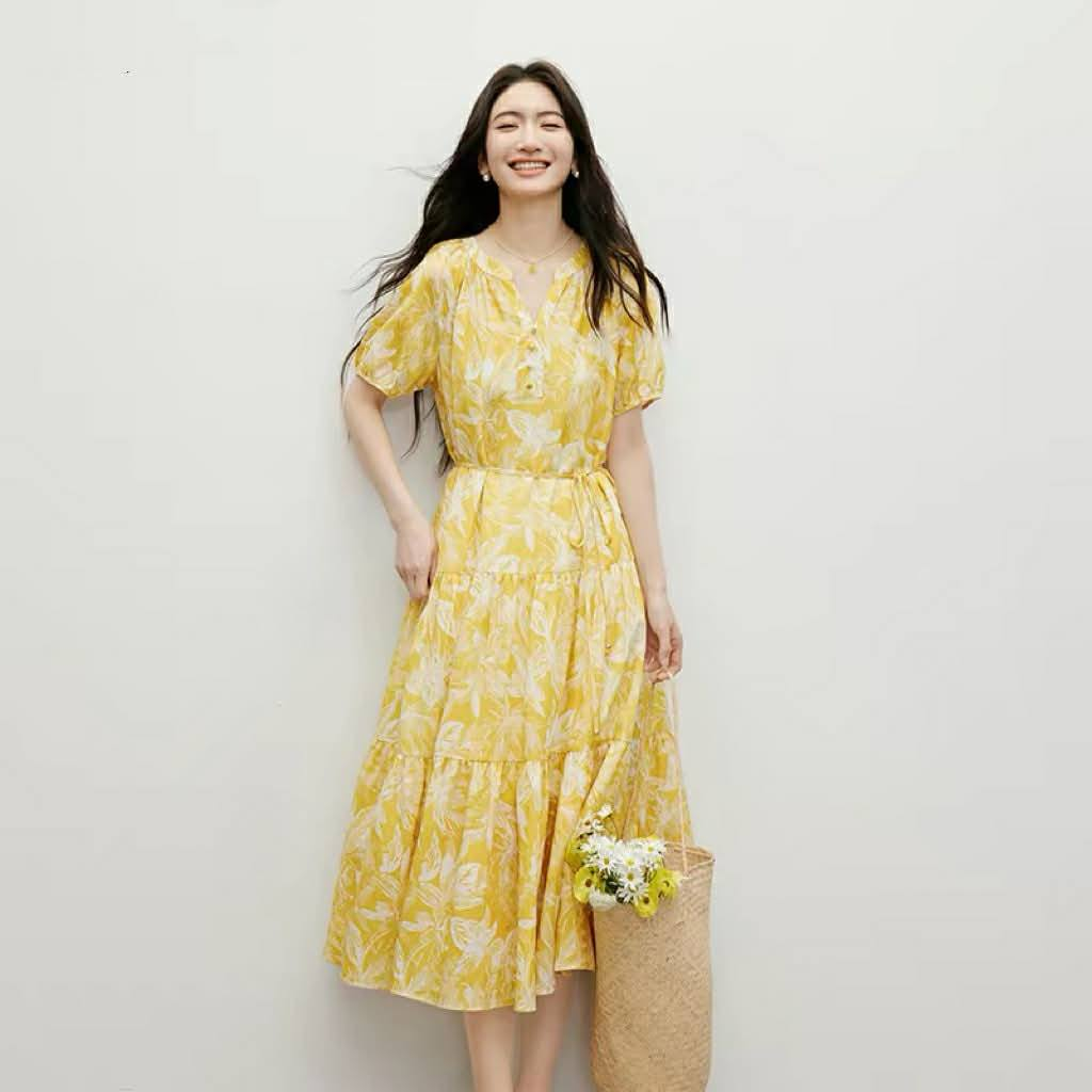 Gợi &yacute; 10 mẫu v&aacute;y hoa sang chảnh, t&ocirc;n d&aacute;ng cực kh&eacute;o để chị em thỏa sức diện trong h&egrave; n&agrave;y- Ảnh 2.