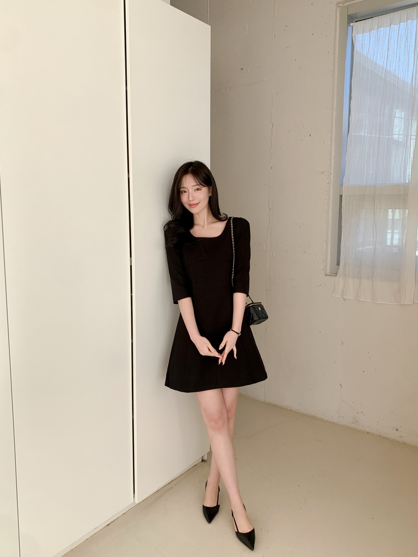 Trang phục ngắn cứ mix với 3 mẫu gi&agrave;y n&agrave;y, đ&ocirc;i ch&acirc;n sẽ d&agrave;i mi&ecirc;n man- Ảnh 3.