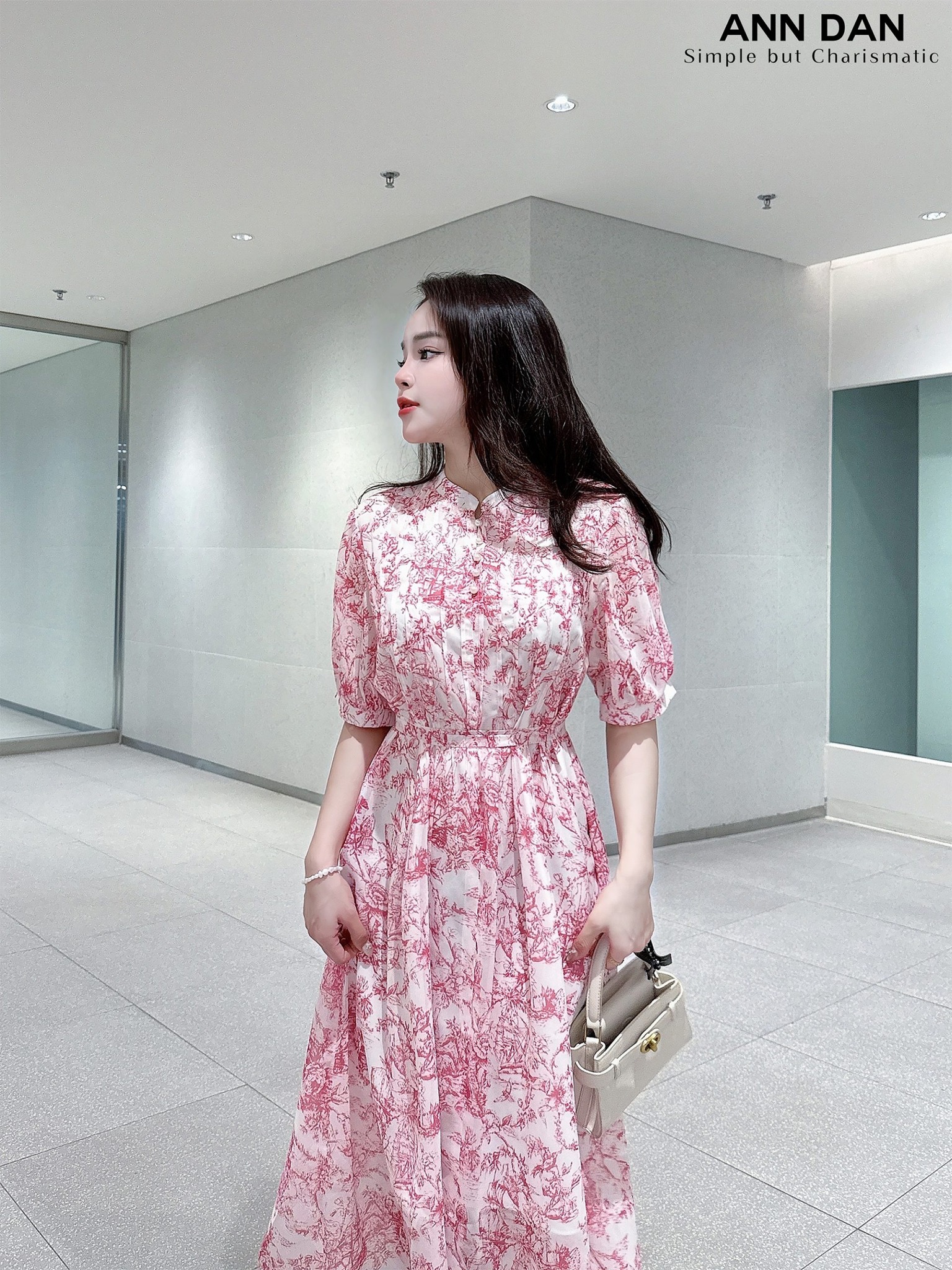 Gợi &yacute; 10 mẫu v&aacute;y hoa sang chảnh, t&ocirc;n d&aacute;ng cực kh&eacute;o để chị em thỏa sức diện trong h&egrave; n&agrave;y- Ảnh 1.