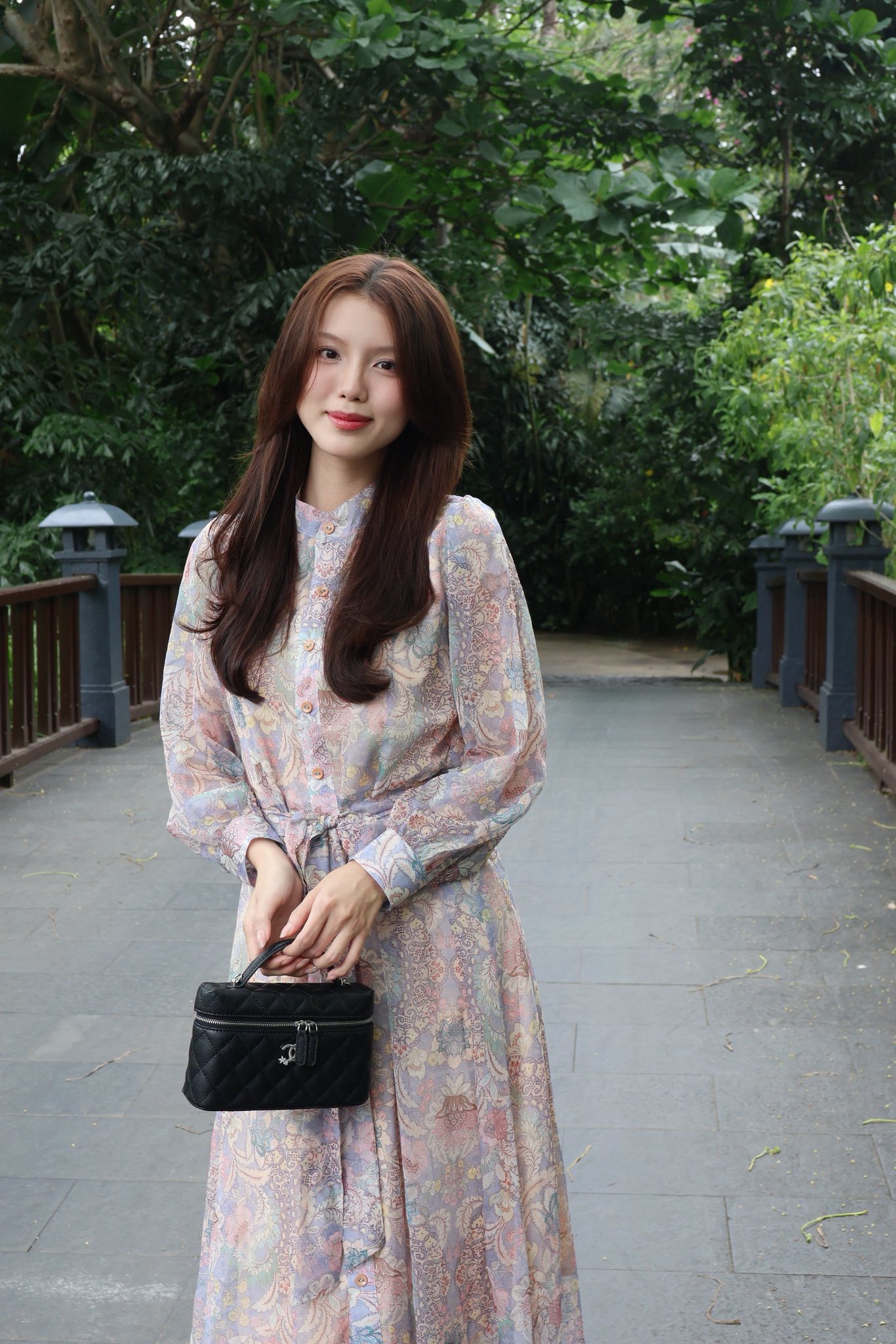 Gợi &yacute; 10 mẫu v&aacute;y hoa sang chảnh, t&ocirc;n d&aacute;ng cực kh&eacute;o để chị em thỏa sức diện trong h&egrave; n&agrave;y- Ảnh 8.