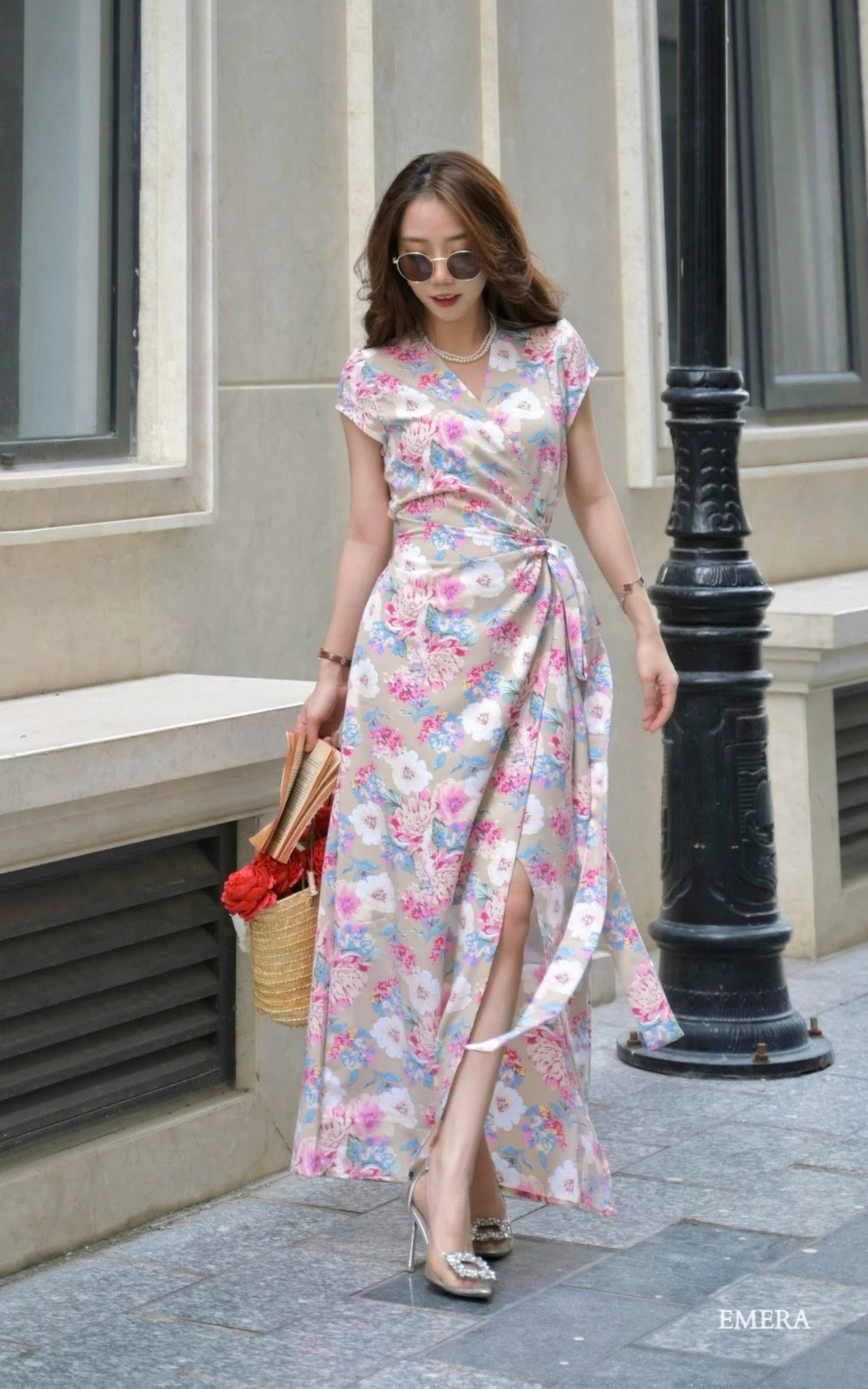 Gợi &yacute; 10 mẫu v&aacute;y hoa sang chảnh, t&ocirc;n d&aacute;ng cực kh&eacute;o để chị em thỏa sức diện trong h&egrave; n&agrave;y- Ảnh 10.