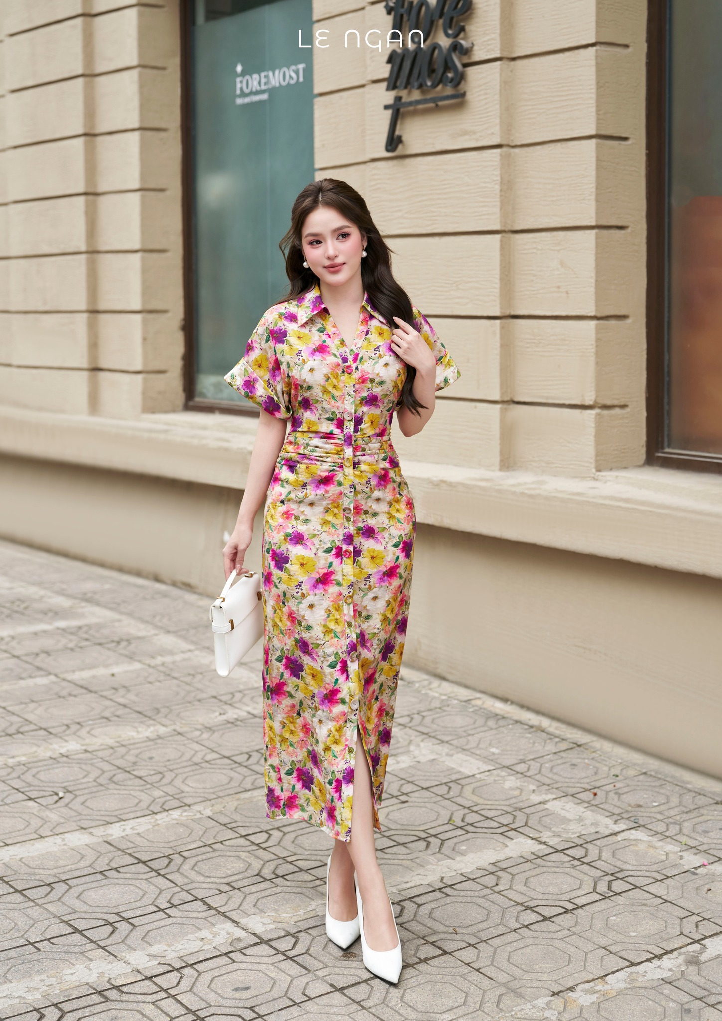 Gợi &yacute; 10 mẫu v&aacute;y hoa sang chảnh, t&ocirc;n d&aacute;ng cực kh&eacute;o để chị em thỏa sức diện trong h&egrave; n&agrave;y- Ảnh 4.