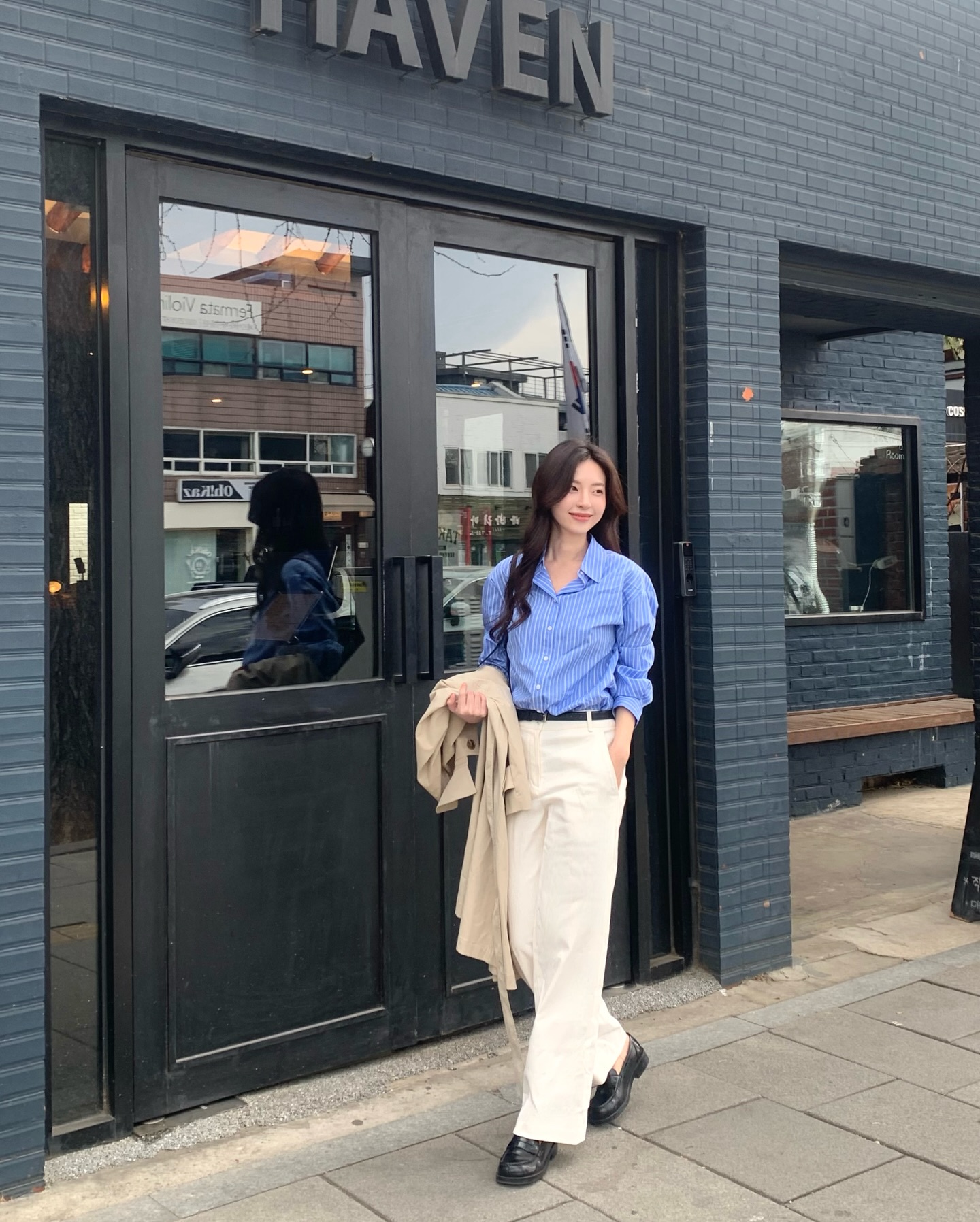 4 mẫu &aacute;o sơ mi hack tuổi tốt nhất, mặc tới c&ocirc;ng sở vẫn chuẩn thanh lịch- Ảnh 3.