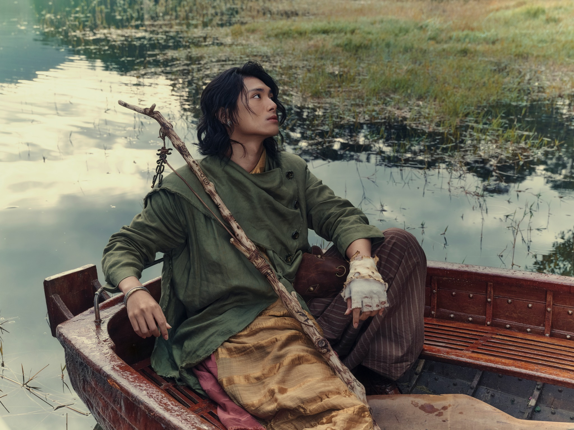 Album hot nhất Việt Nam hiện tại: Nam ca sĩ mất t&iacute;ch 2 năm đ&aacute;nh bại BTS, bao v&acirc;y HIEUTHUHAI- Ảnh 9.