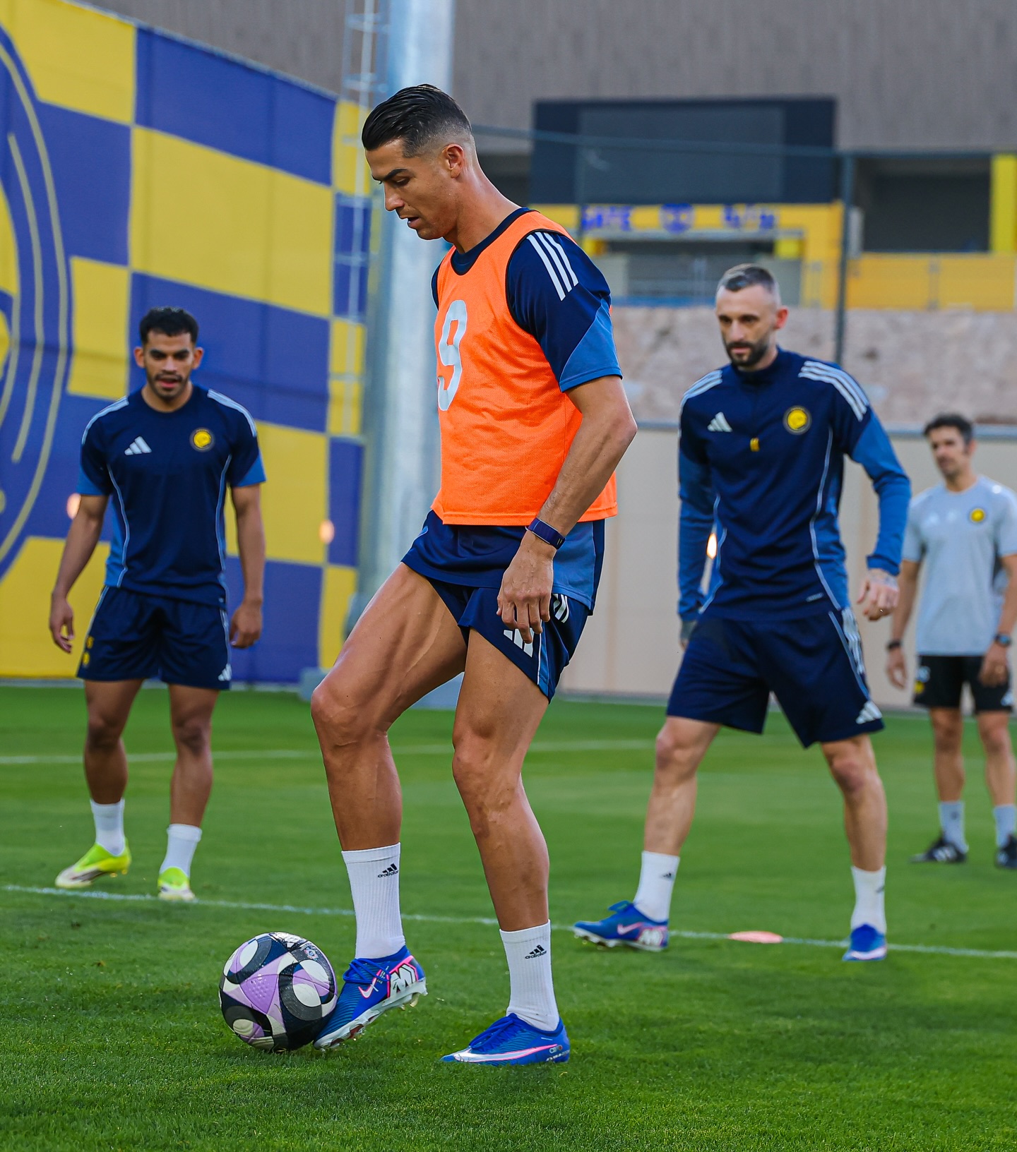 Ronaldo b&aacute;o tin vui- Ảnh 3.