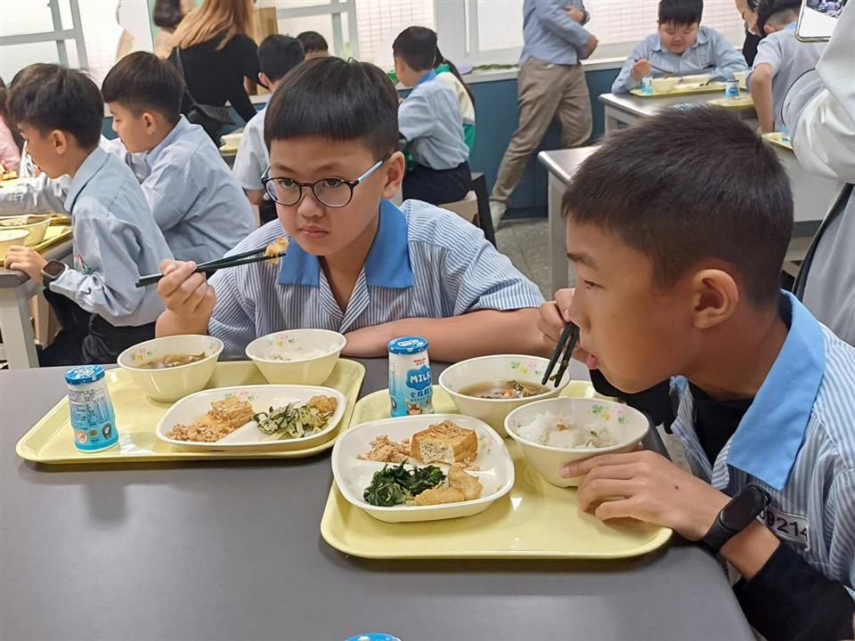 Phụ huynh H&agrave; Nội tranh c&atilde;i "nảy lửa" v&igrave; một vấn đề sau vụ 300 tấn thịt lợn bẩn: Tưởng đơn giản m&agrave; cũng phức tạp lắm!- Ảnh 1.