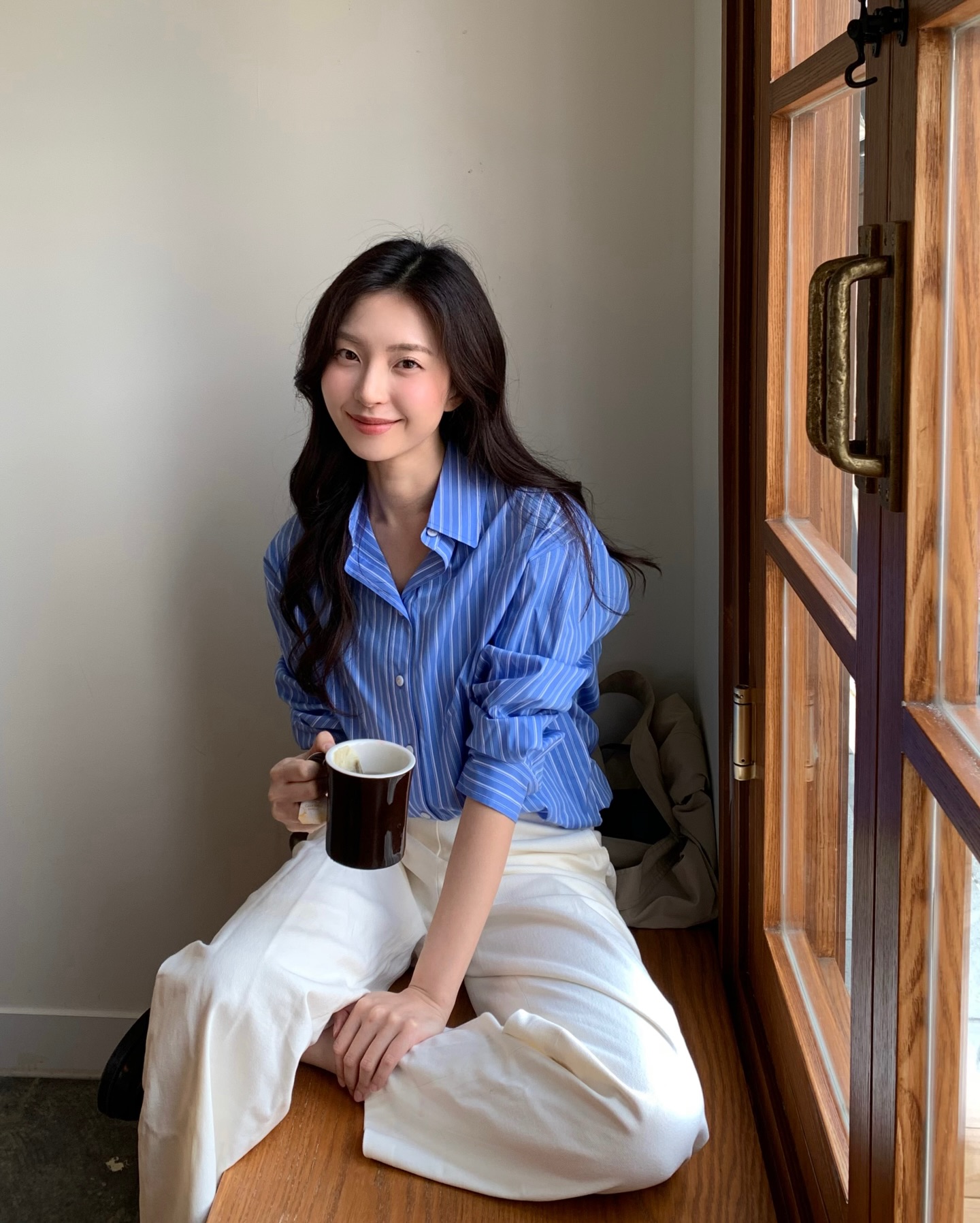 4 mẫu &aacute;o sơ mi hack tuổi tốt nhất, mặc tới c&ocirc;ng sở vẫn chuẩn thanh lịch- Ảnh 2.