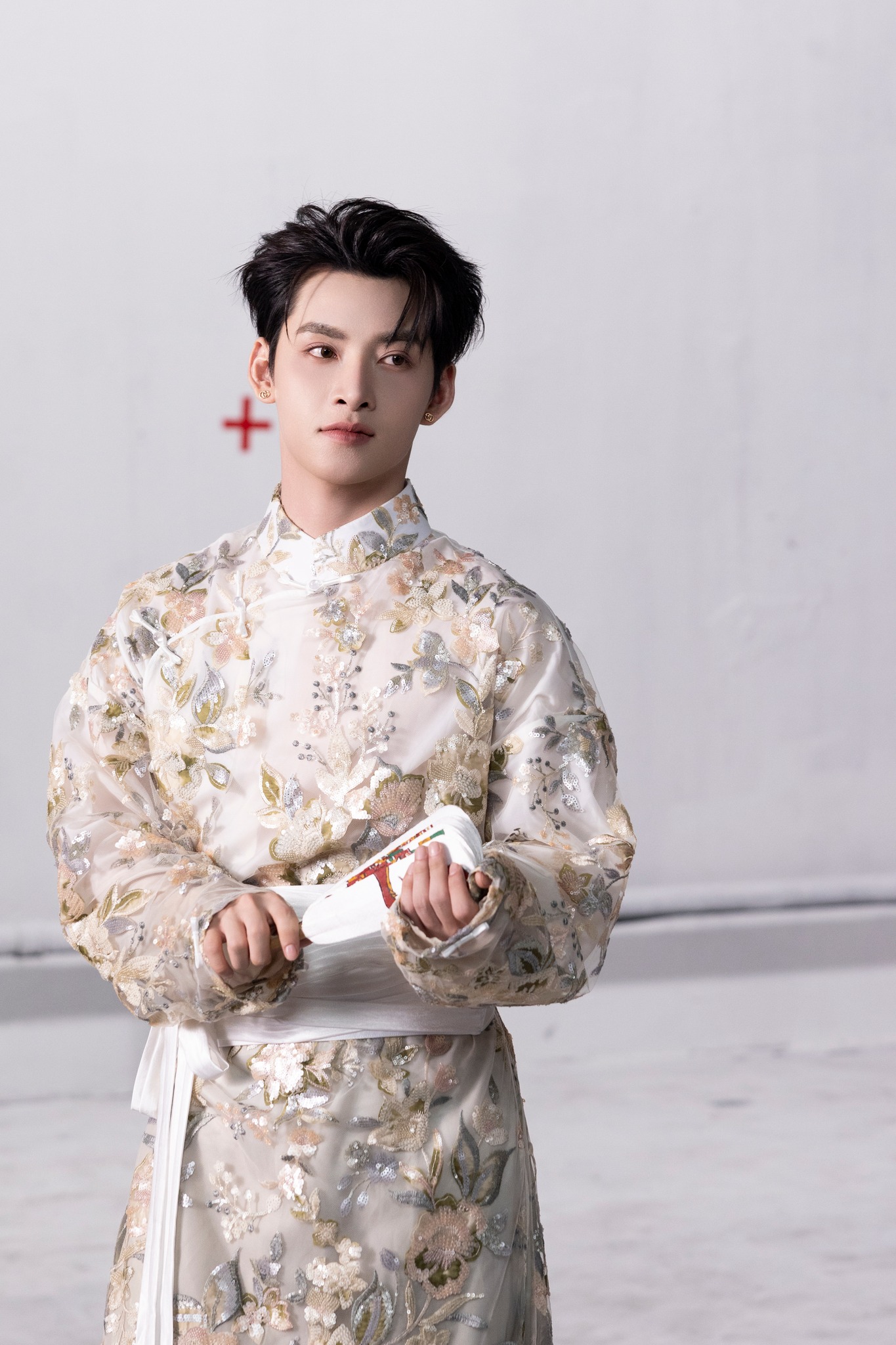 Cover b&agrave;i mới của H&ugrave;ng Huỳnh, nam ca sĩ khiến cả c&otilde;i mạng tranh c&atilde;i: Hay hơn bản gốc l&agrave; được- Ảnh 7.